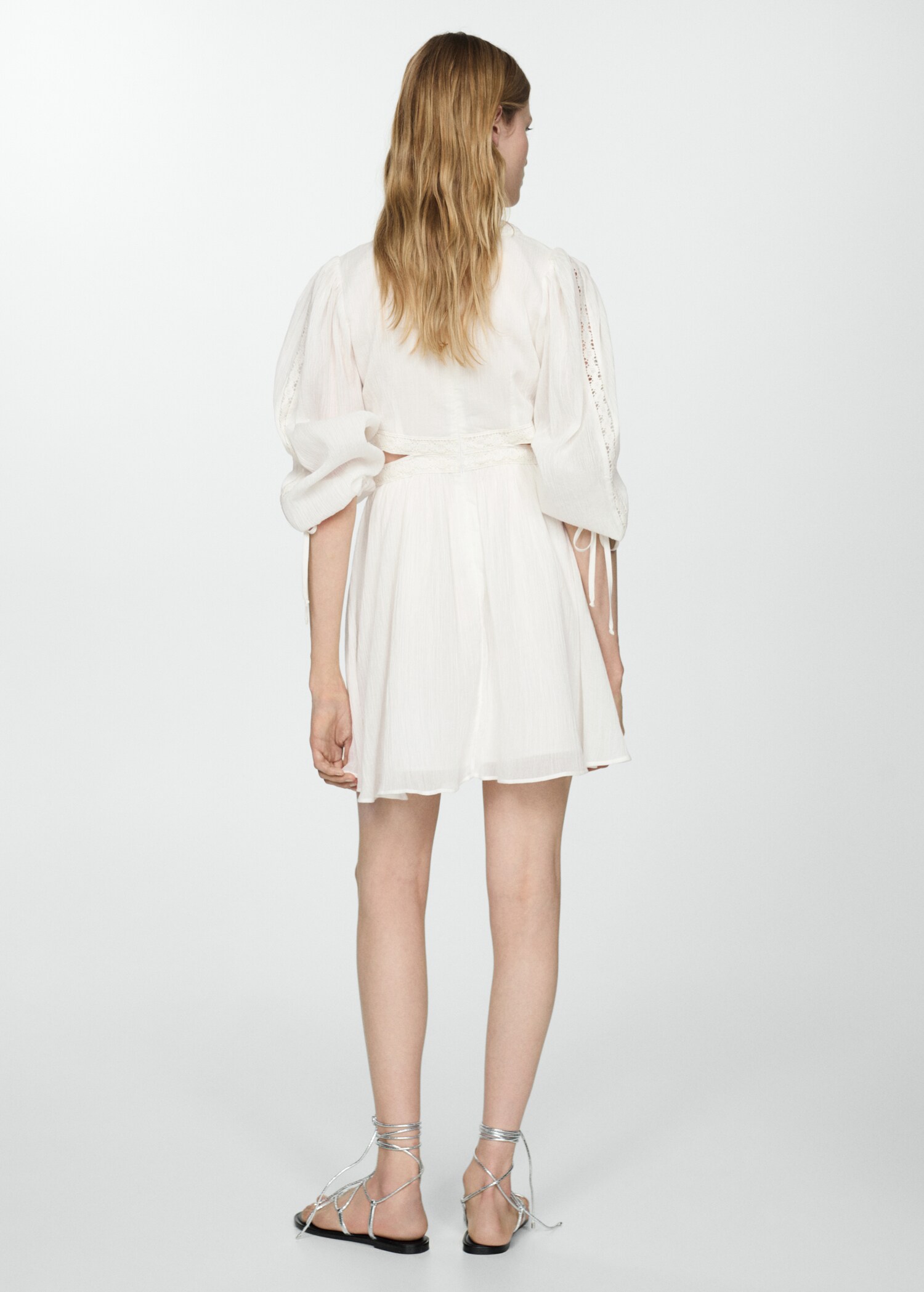 Slit dress with lace detail - Reverse of the article