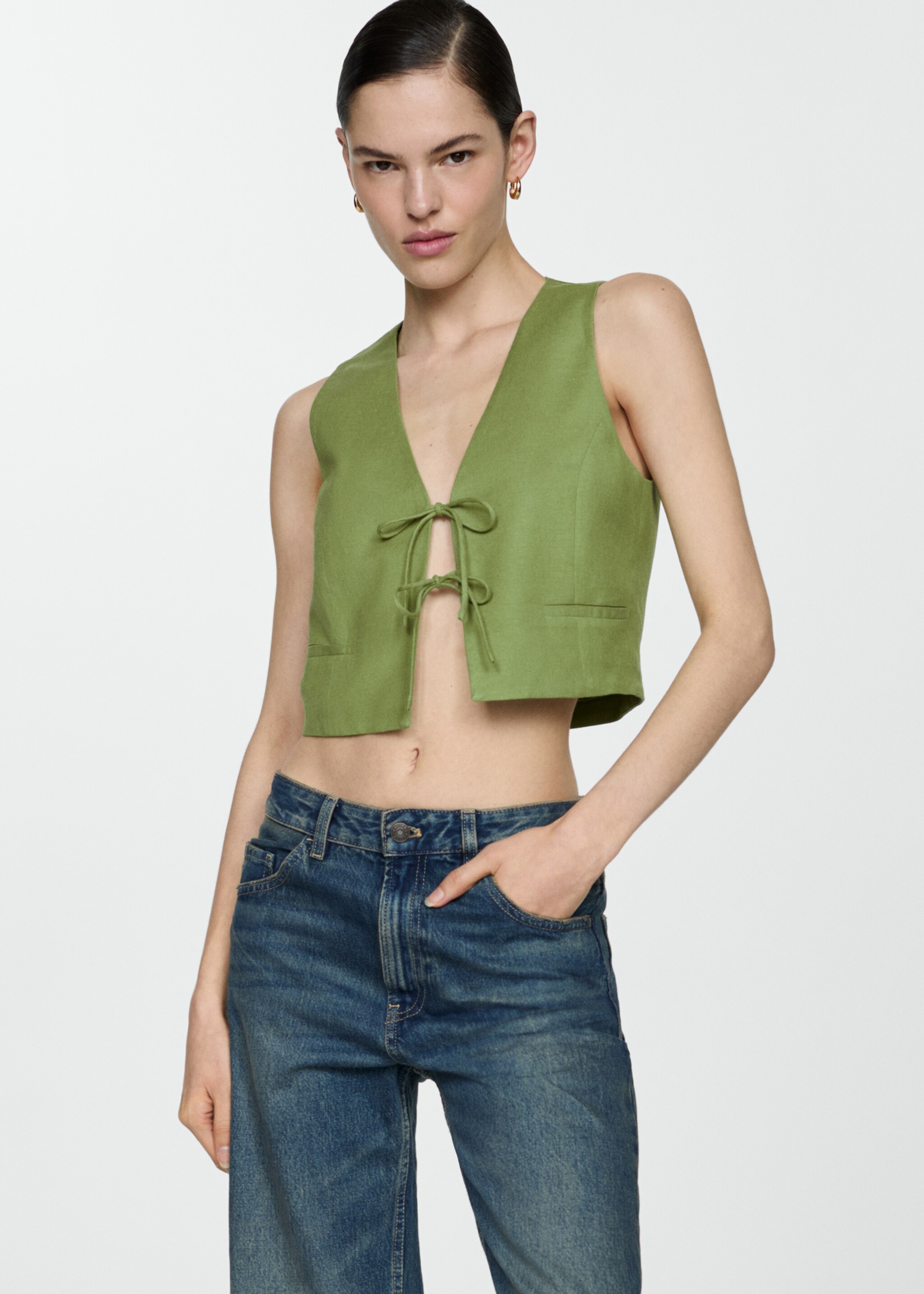 Gilet with tie closure - Details of the article 2