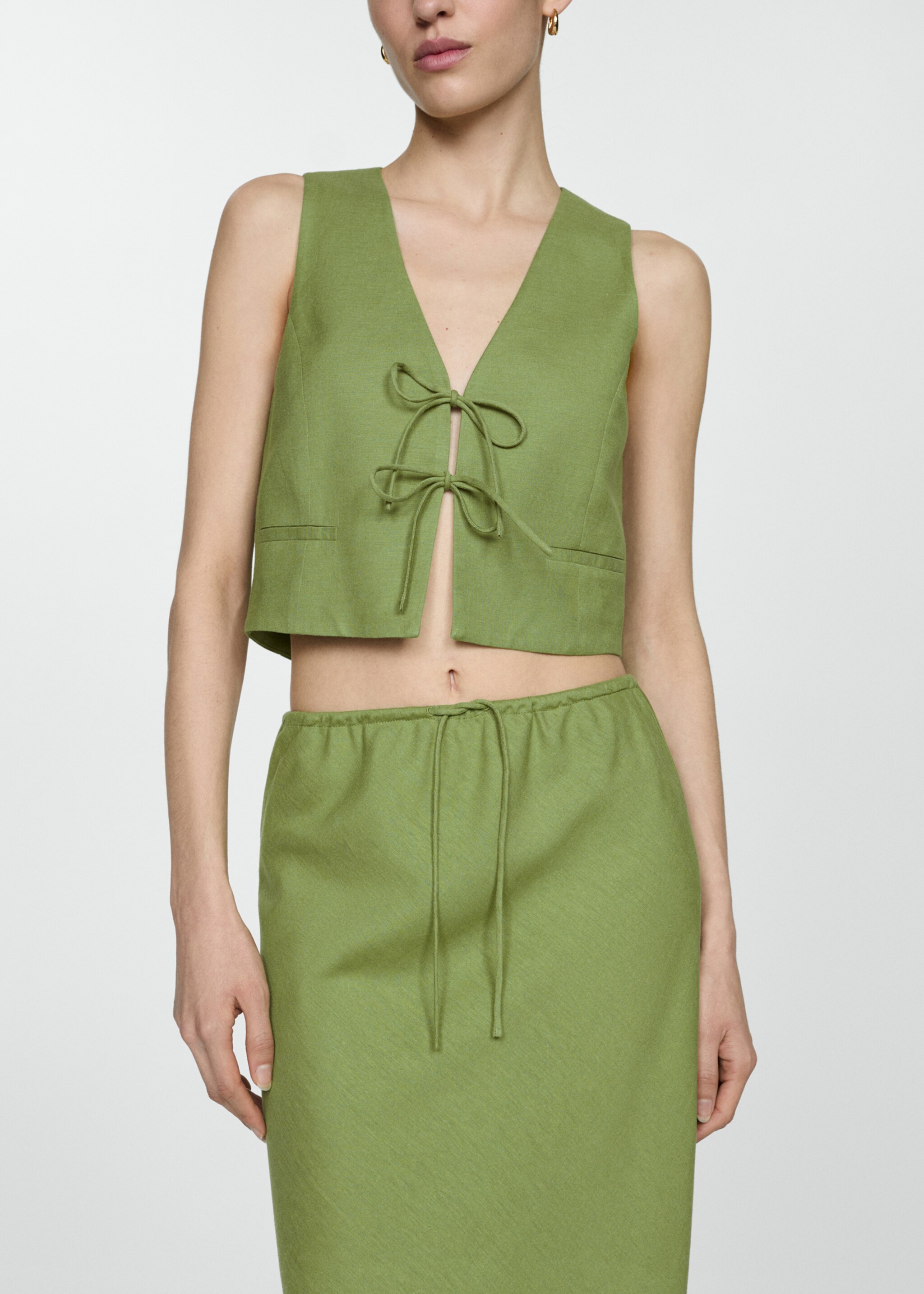 Gilet with tie closure - Details of the article 6