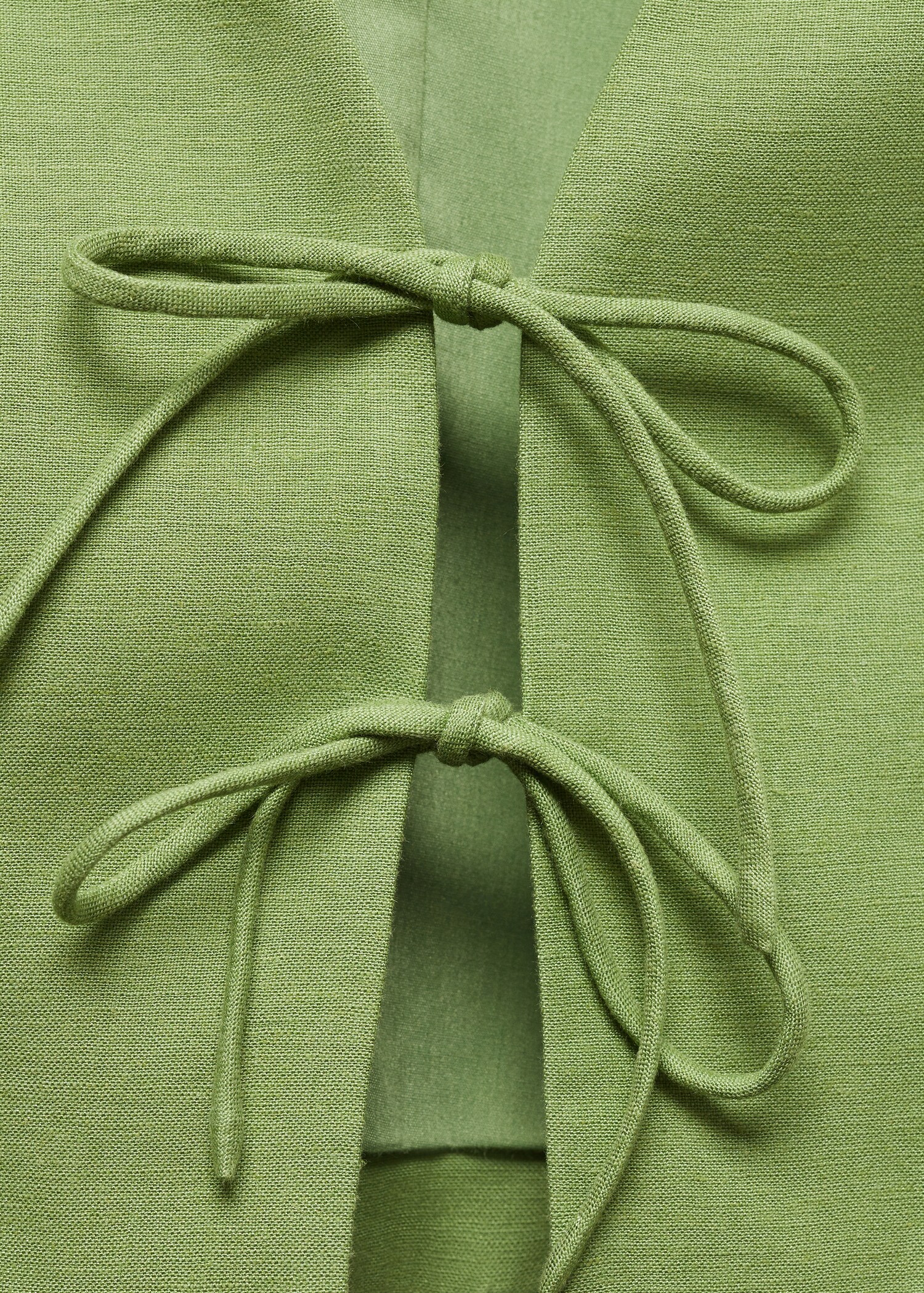 Gilet with tie closure - Details of the article 8