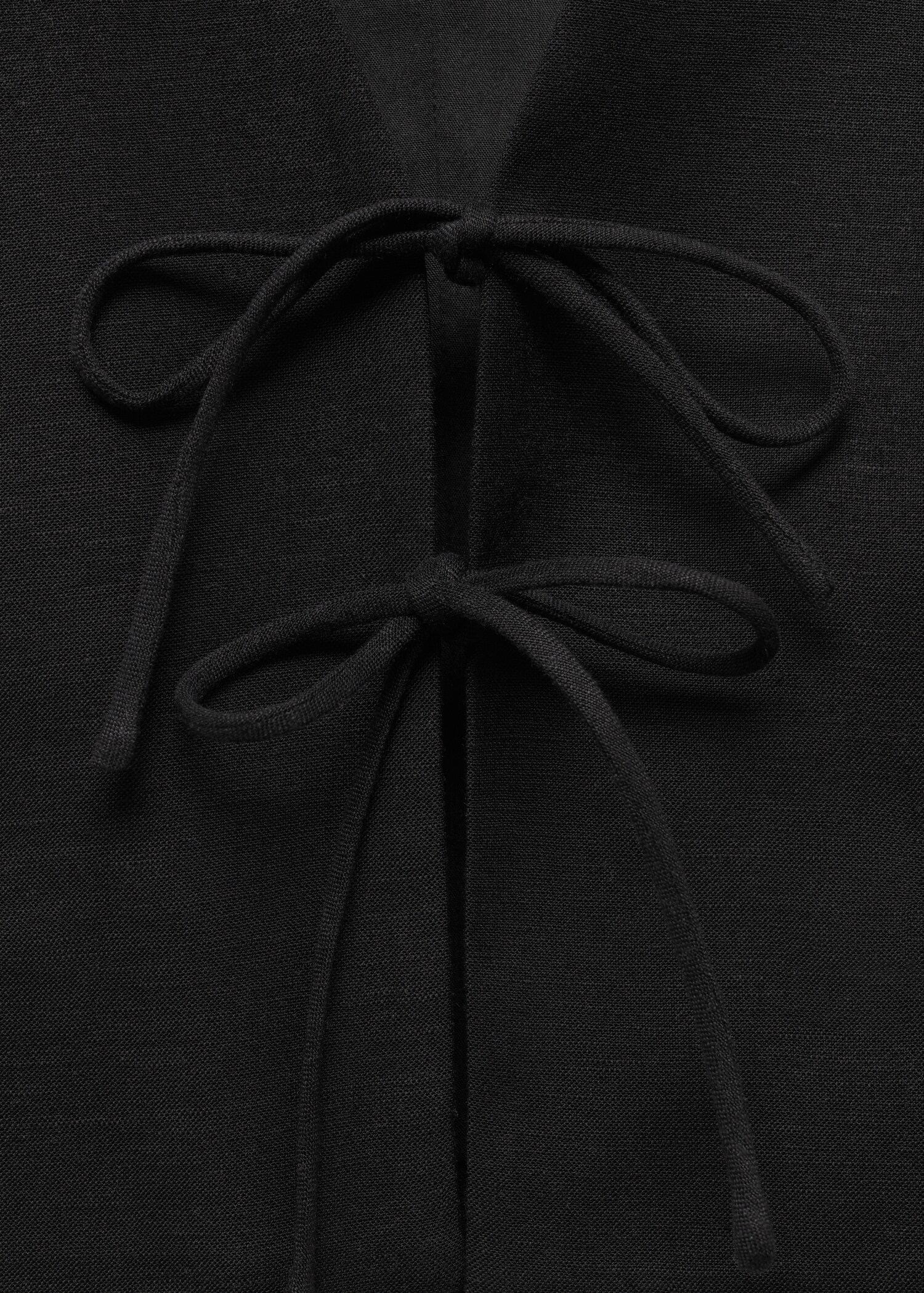 Gilet with tie closure - Details of the article 8