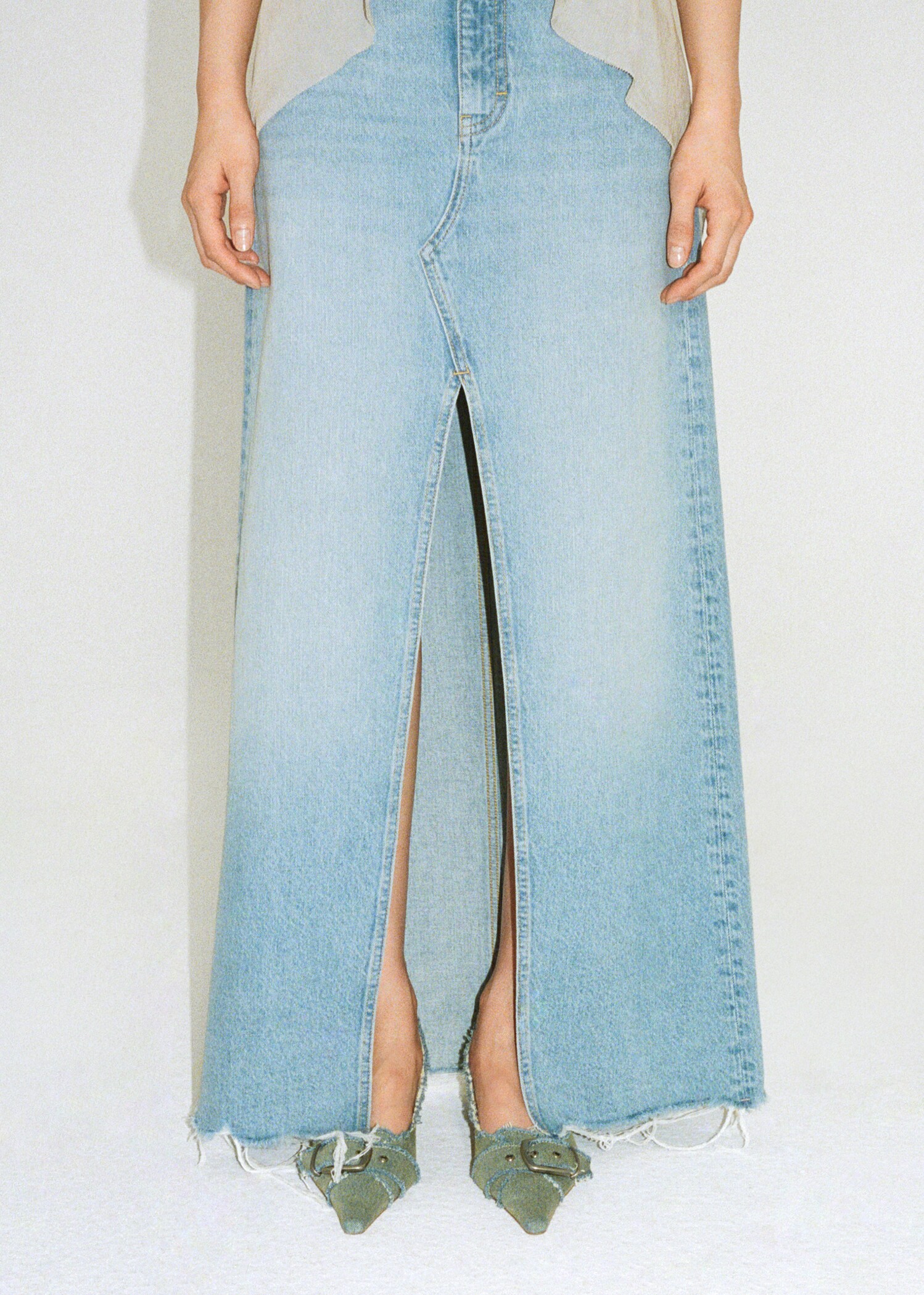 Φούστα denim ξεφτισμένο στρίφωμα - Λεπτομέρεια του προϊόντος 7