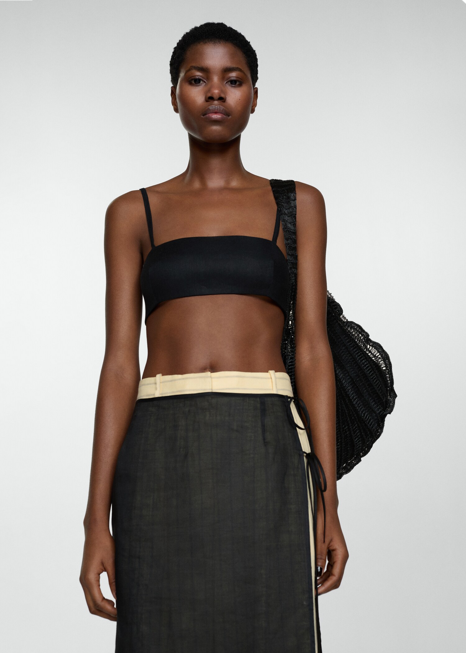 Cropped topp i linne - Bild av mittparti