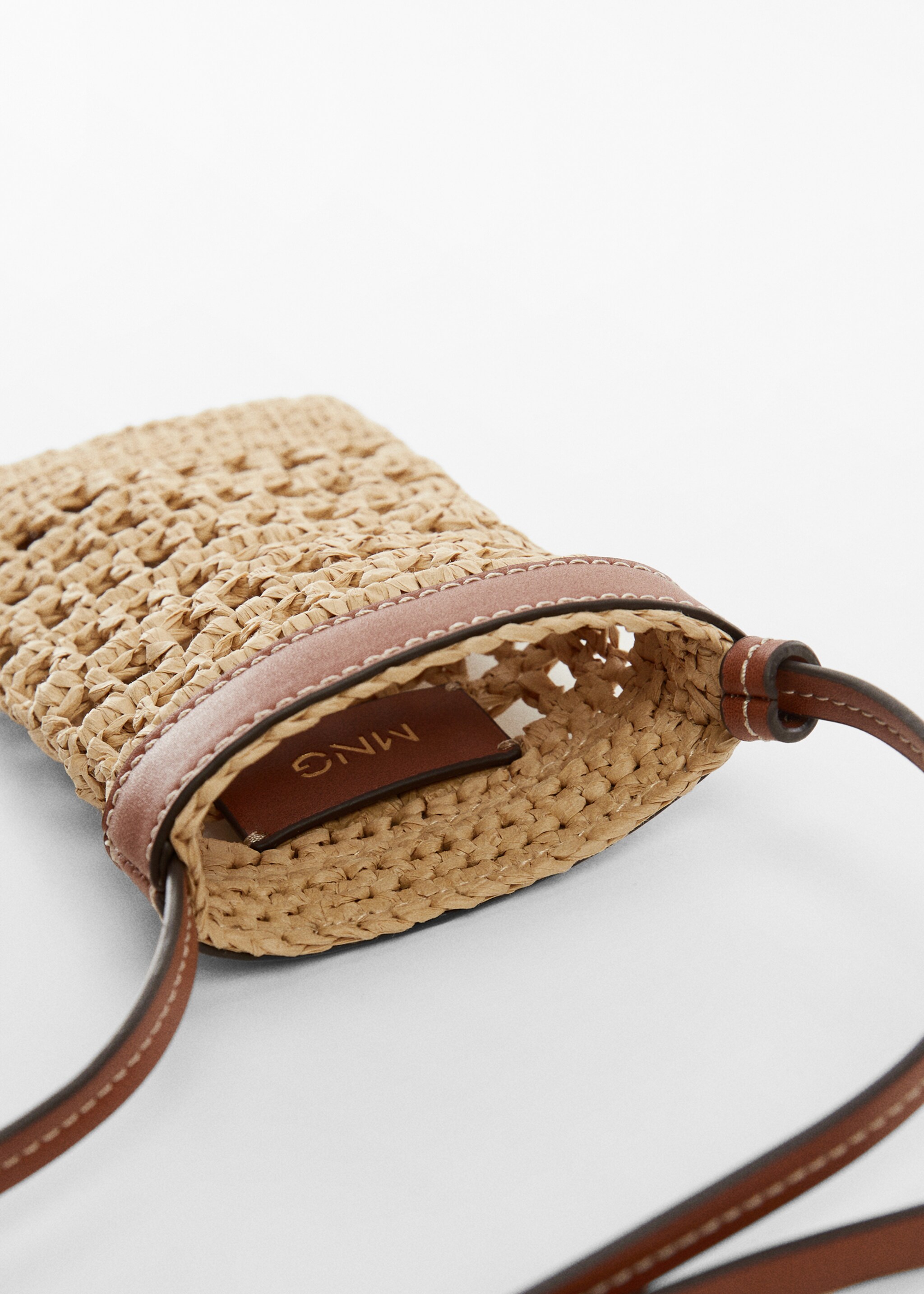 Natural fibre mobile case - Details of the article 1, Leather. Ref: 67067906-00.