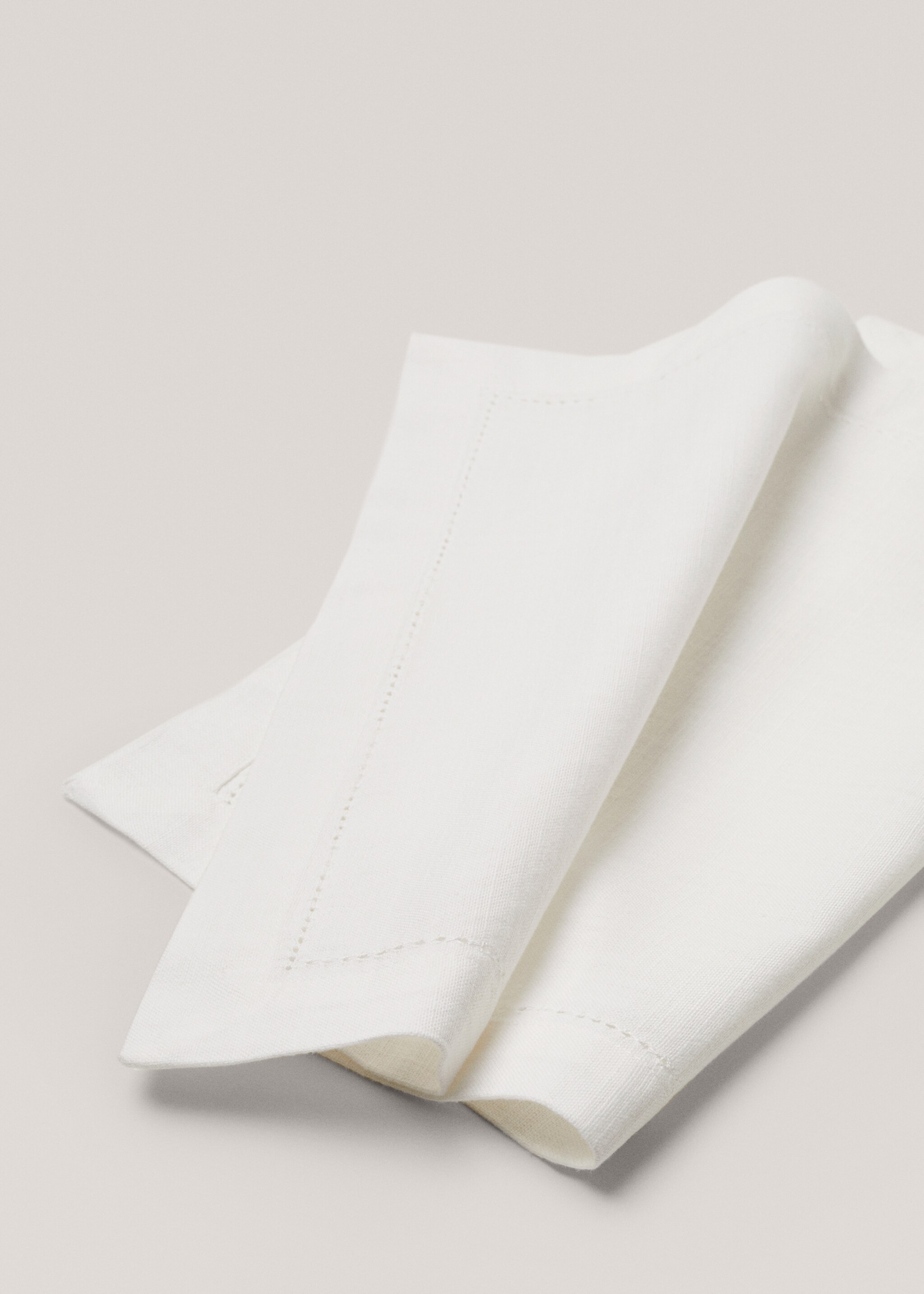 100% cotton hemstitch placemat - Details of the article 1, Off White. Ref: 67067914-00.