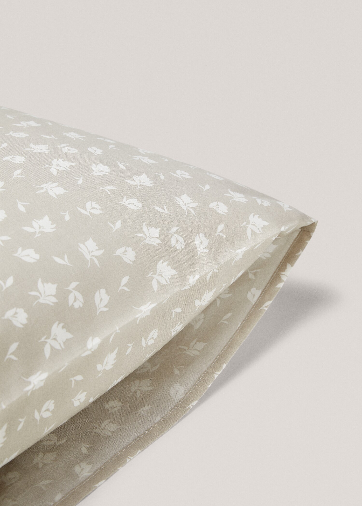 Cotton pillowcase with floral design 60x60cm - Details of the article 2