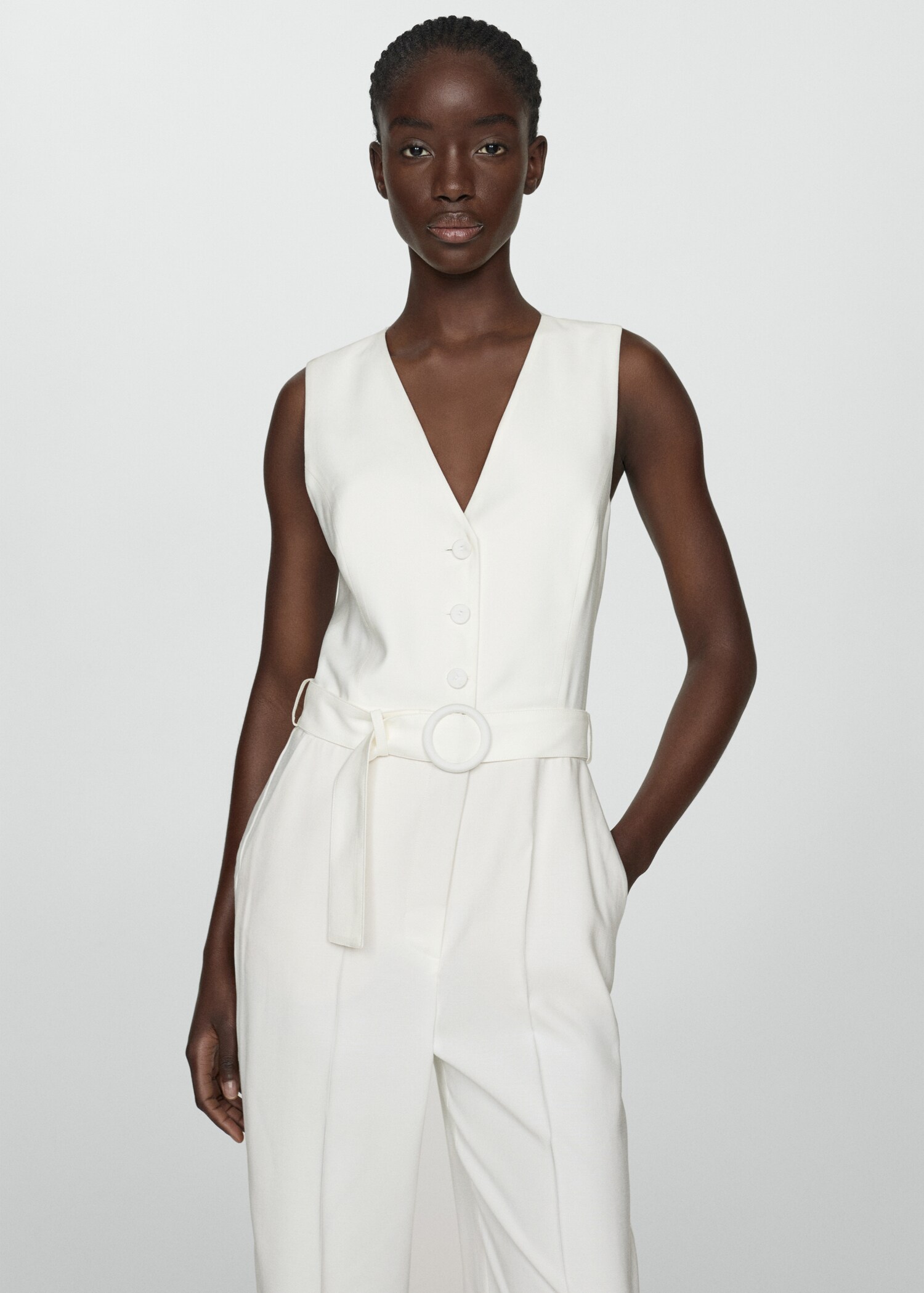 Langer Jumpsuit mit Gürtel - Mittlere Ansicht