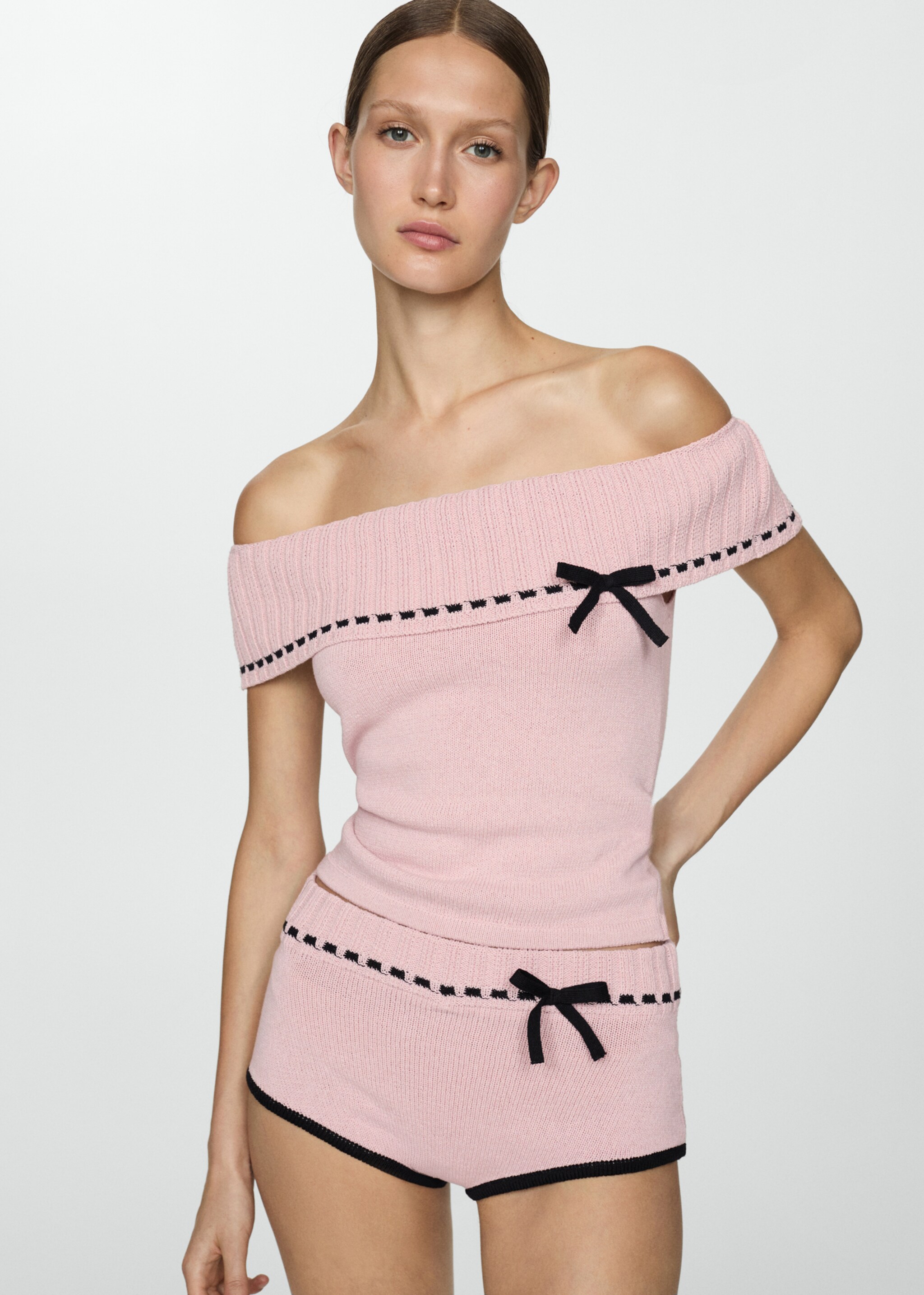 Off-shoulder top - Medium plane