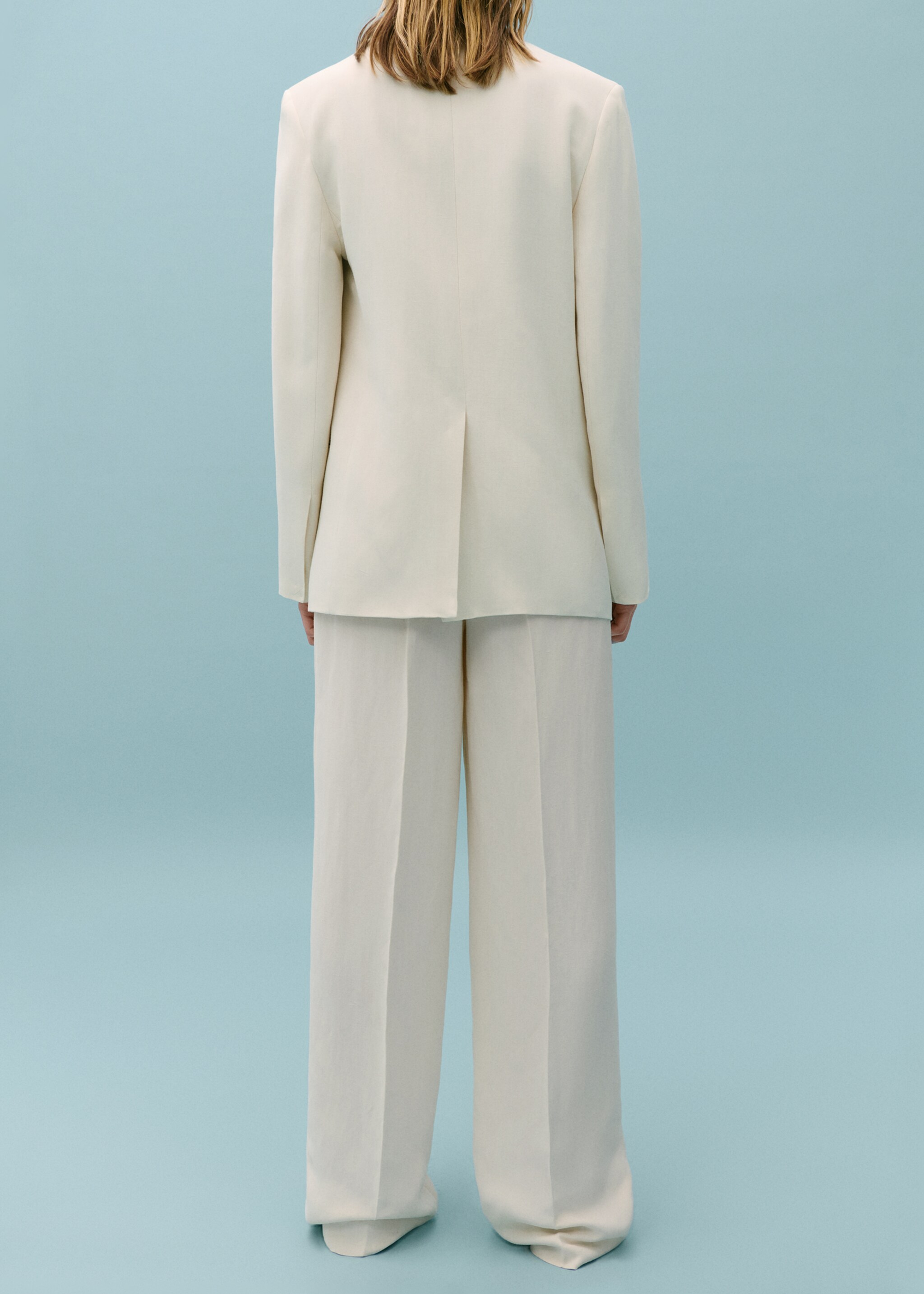 Pleated suit trousers - Reverse of the article, Ecru. Ref: 67068656-00.