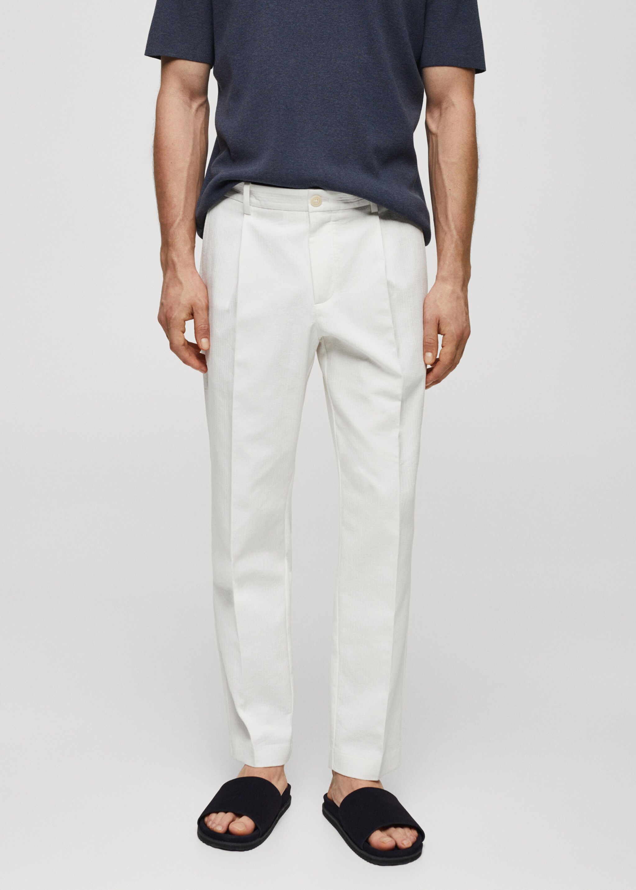 Slim-fit trousers with pleated texture - Medium plane