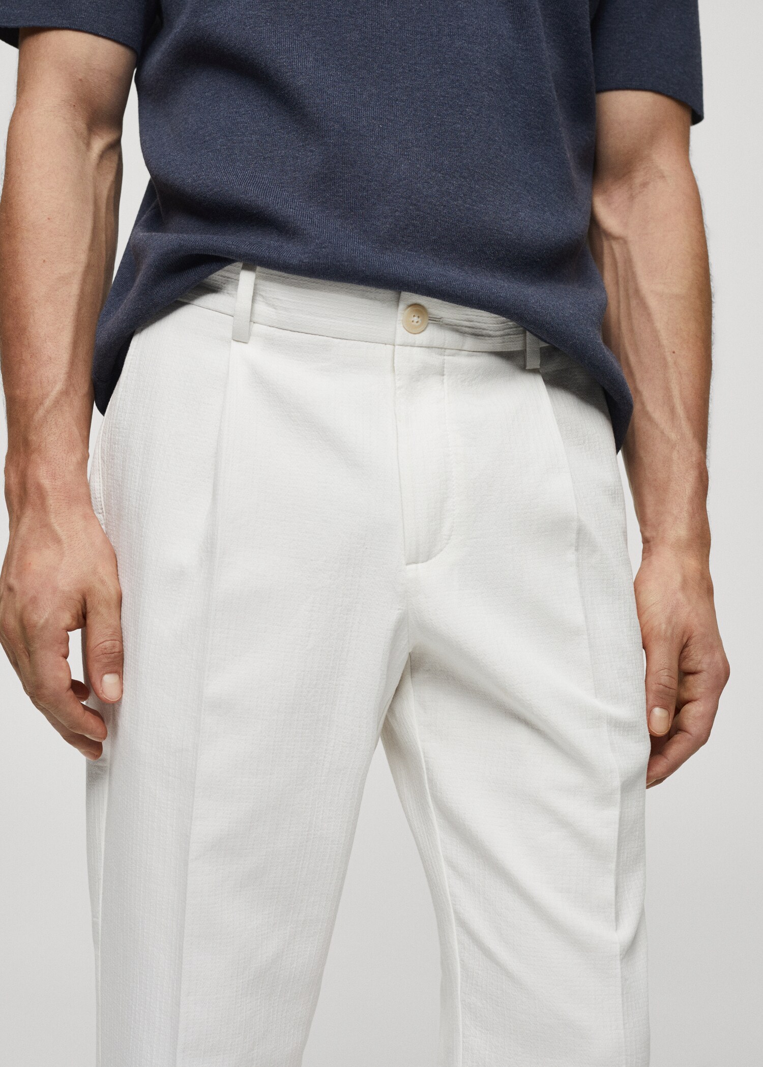 Slim-fit trousers with pleated texture - Details of the article 1