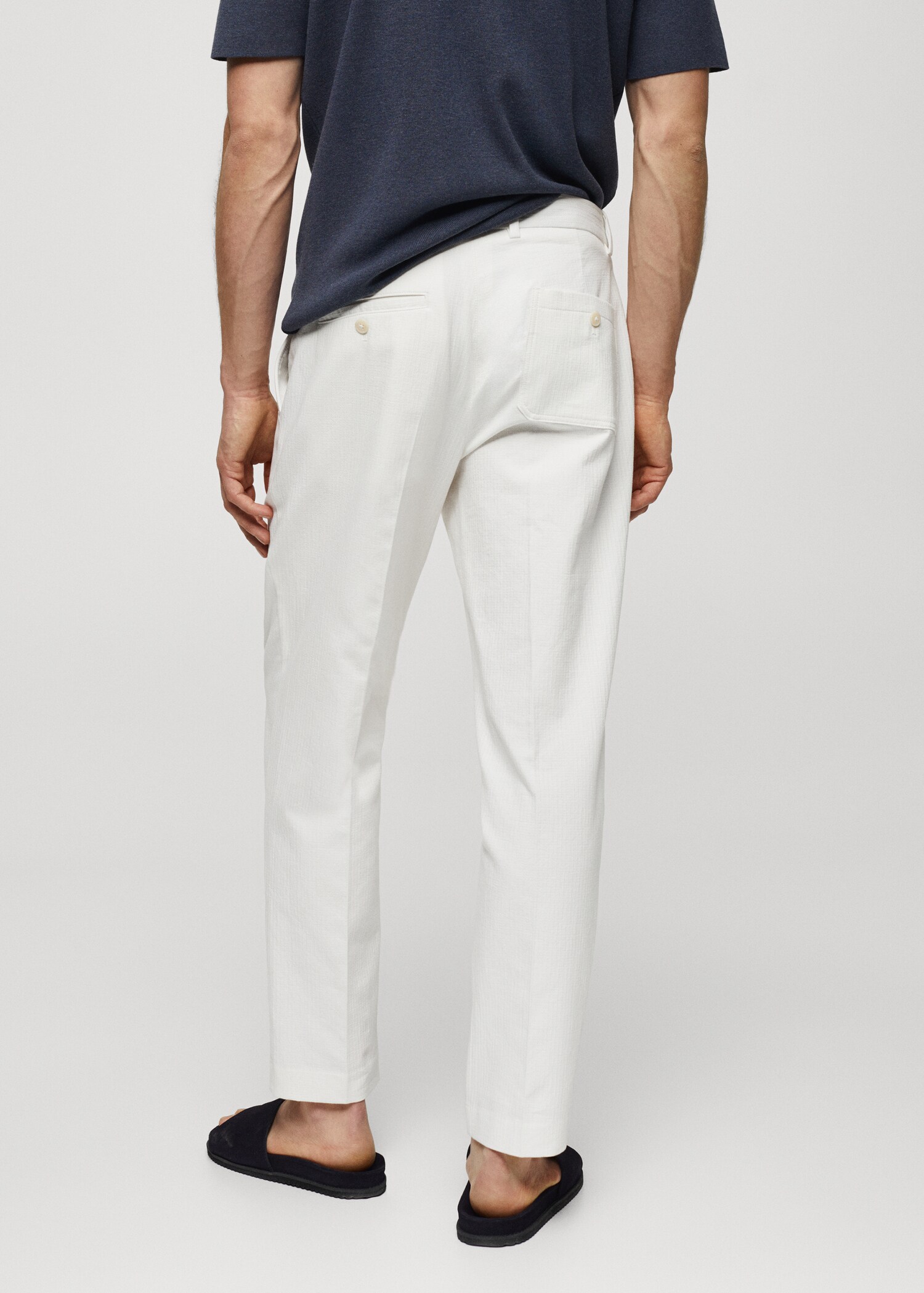 Slim-fit trousers with pleated texture - Reverse of the article
