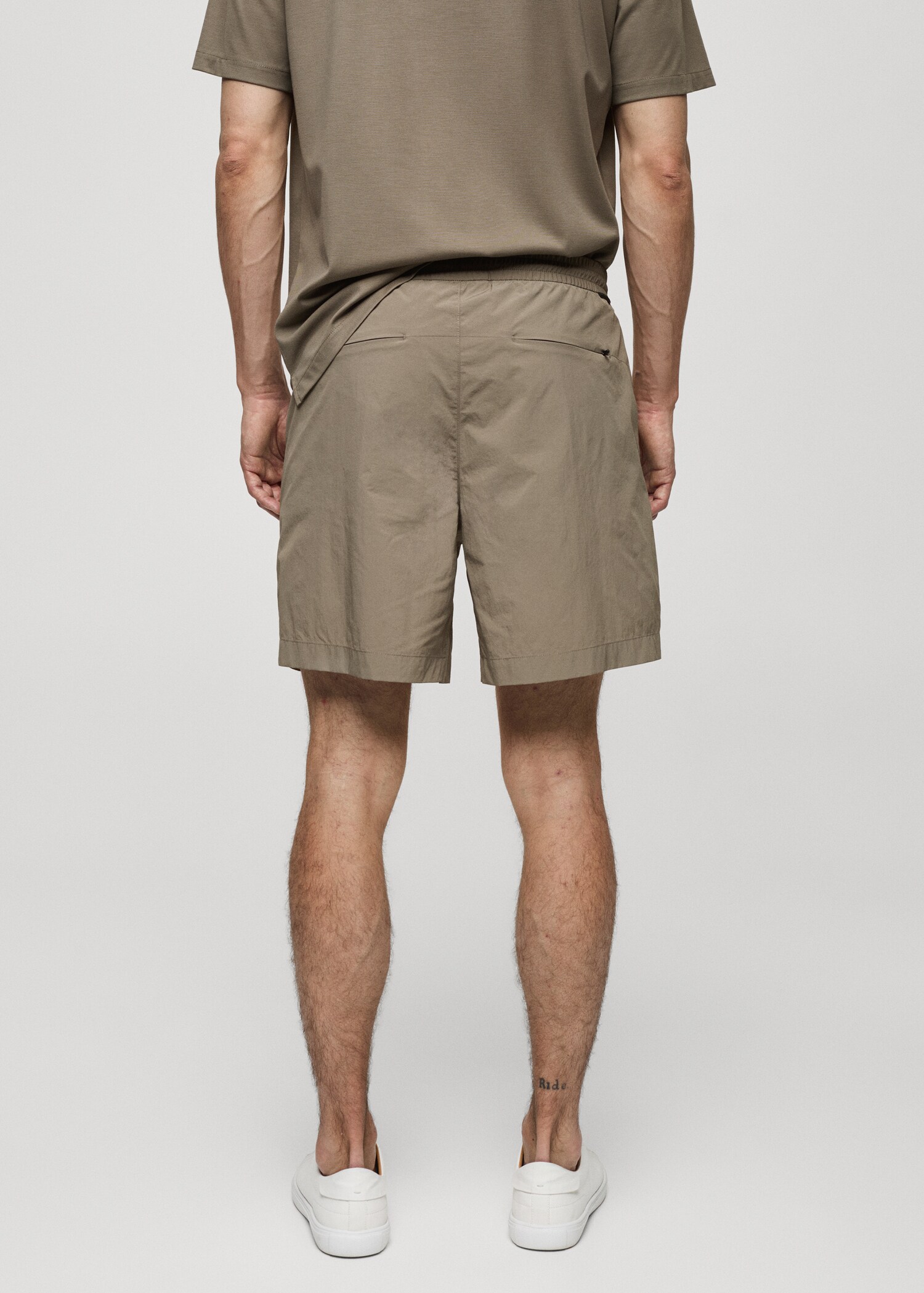 Water-repellent bermuda shorts with drawstring - Reverse of the article