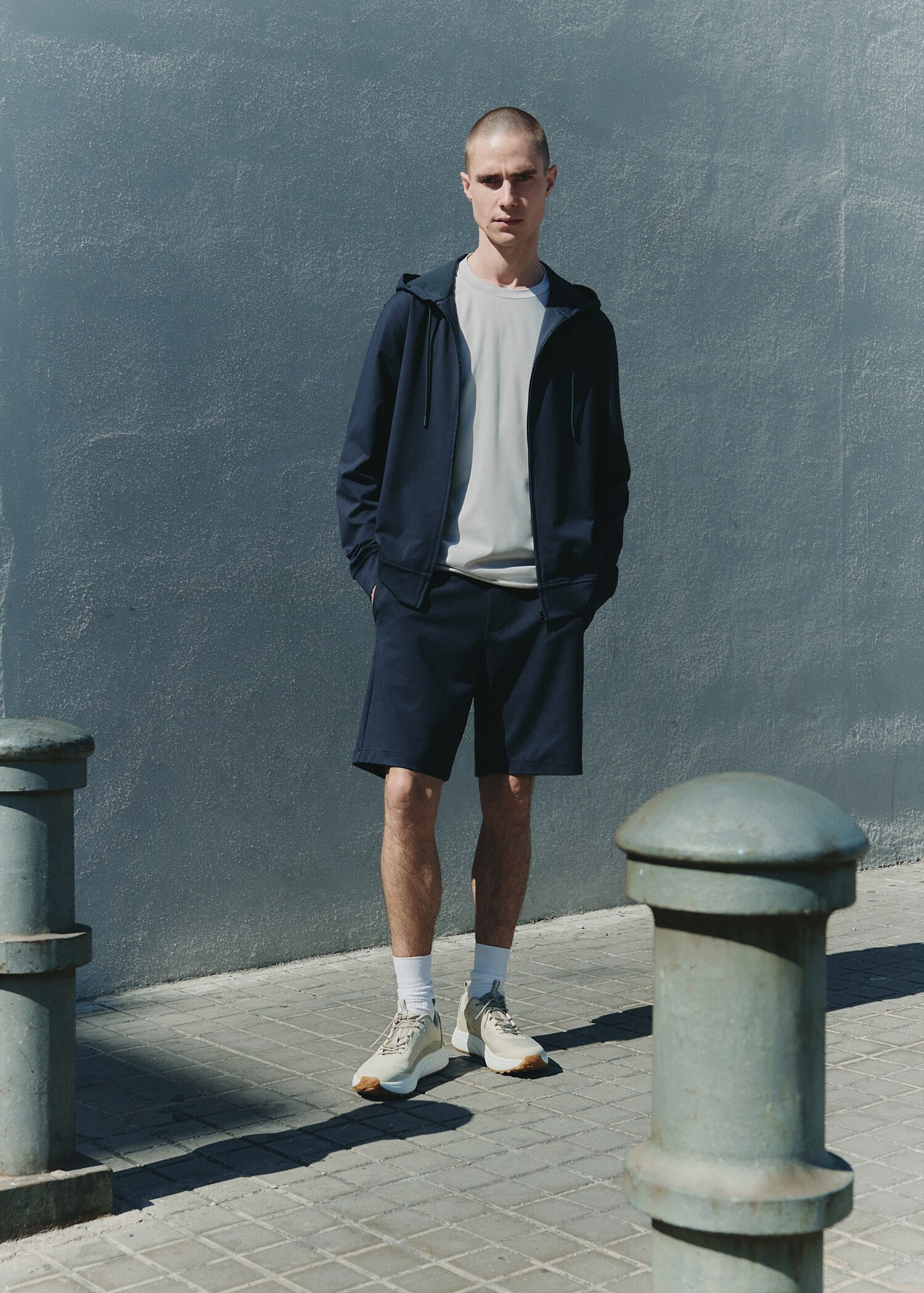 Technical fabric bermuda shorts with drawstring - Details of the article 5