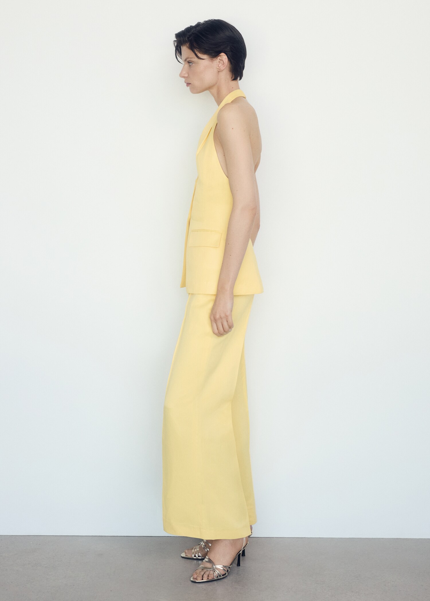 Flared trousers with pleated detail - Details of the article 1