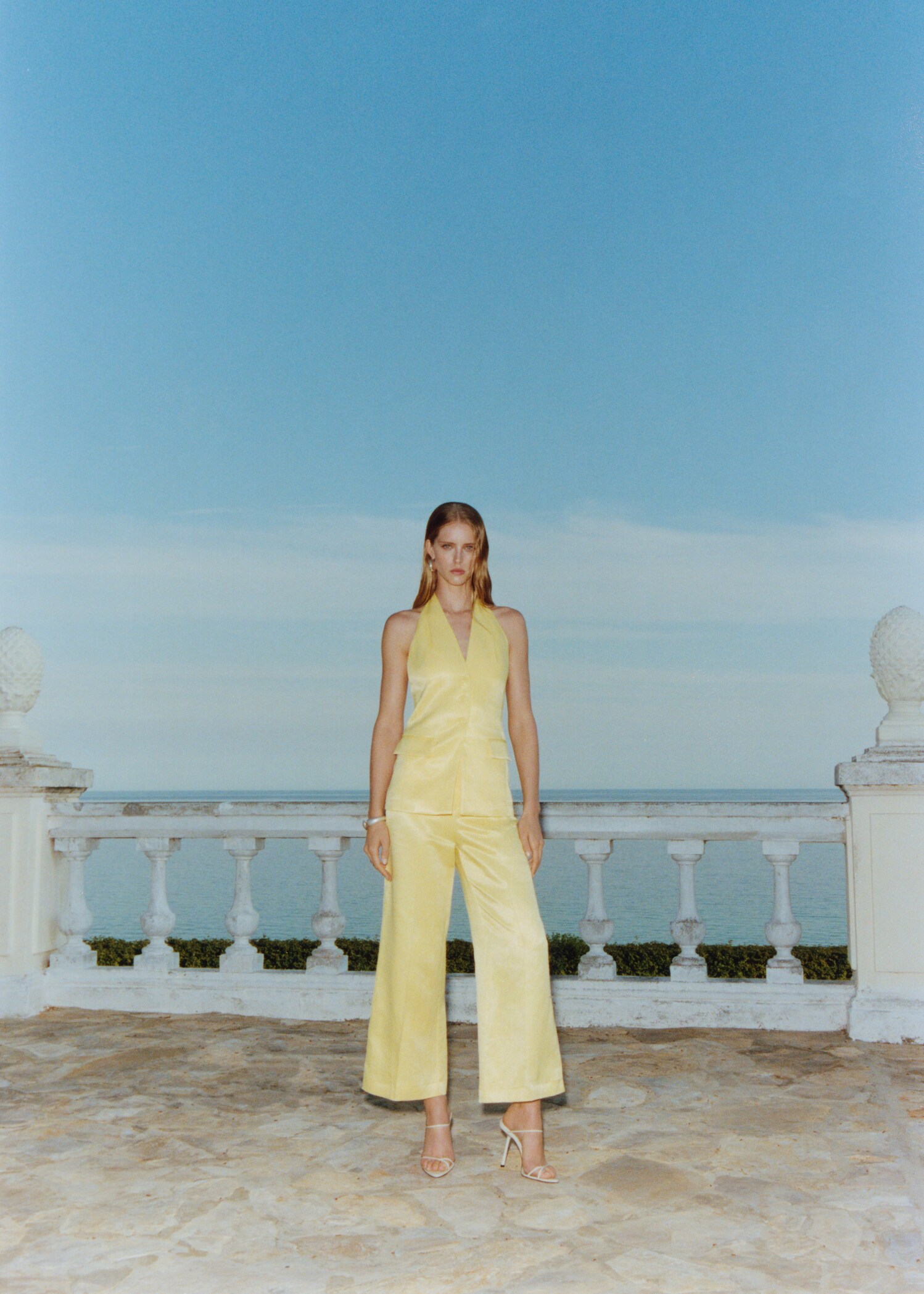 Flared trousers with pleated detail - Details of the article 9