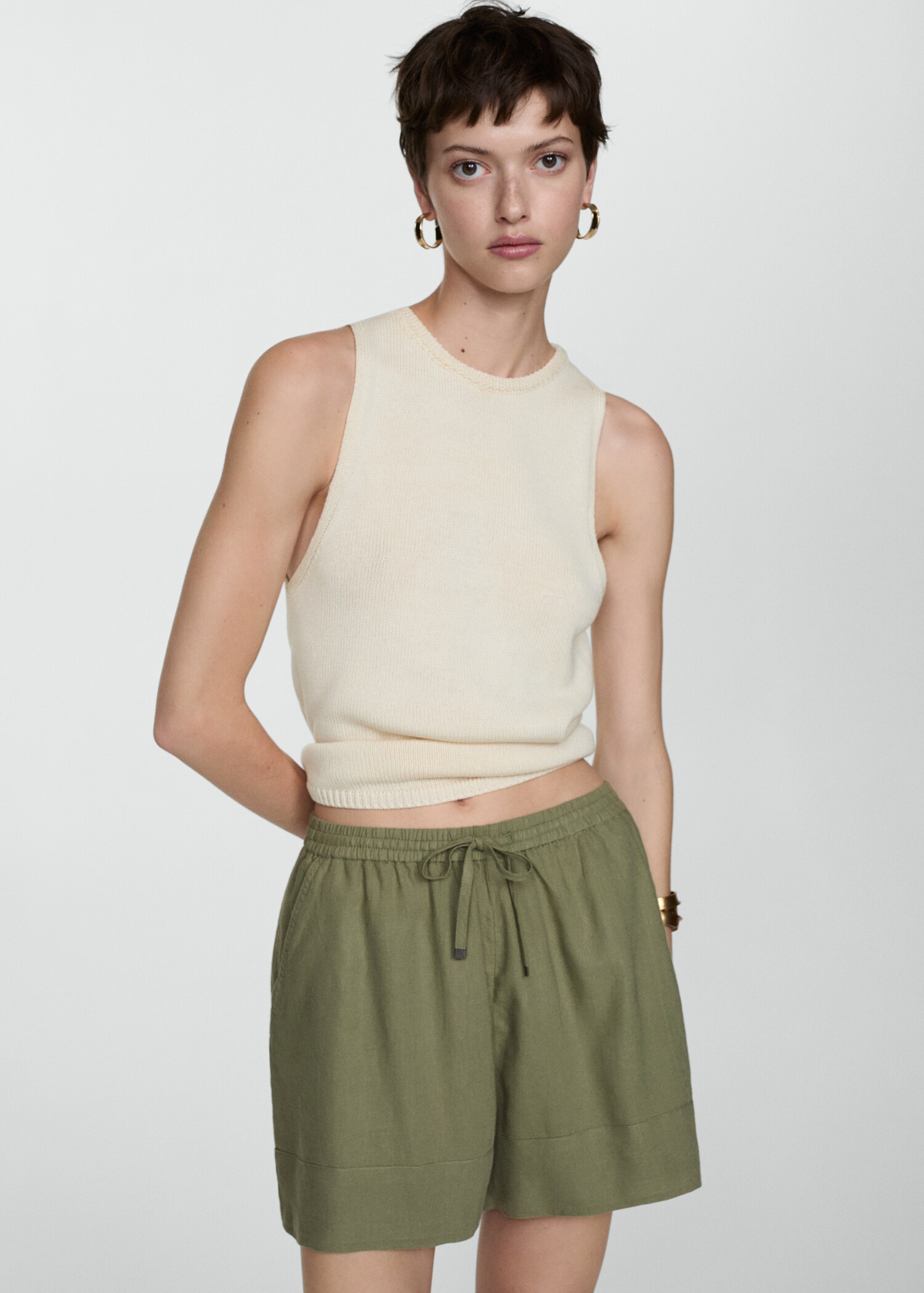 Fluid shorts with drawstring - Details of the article 1