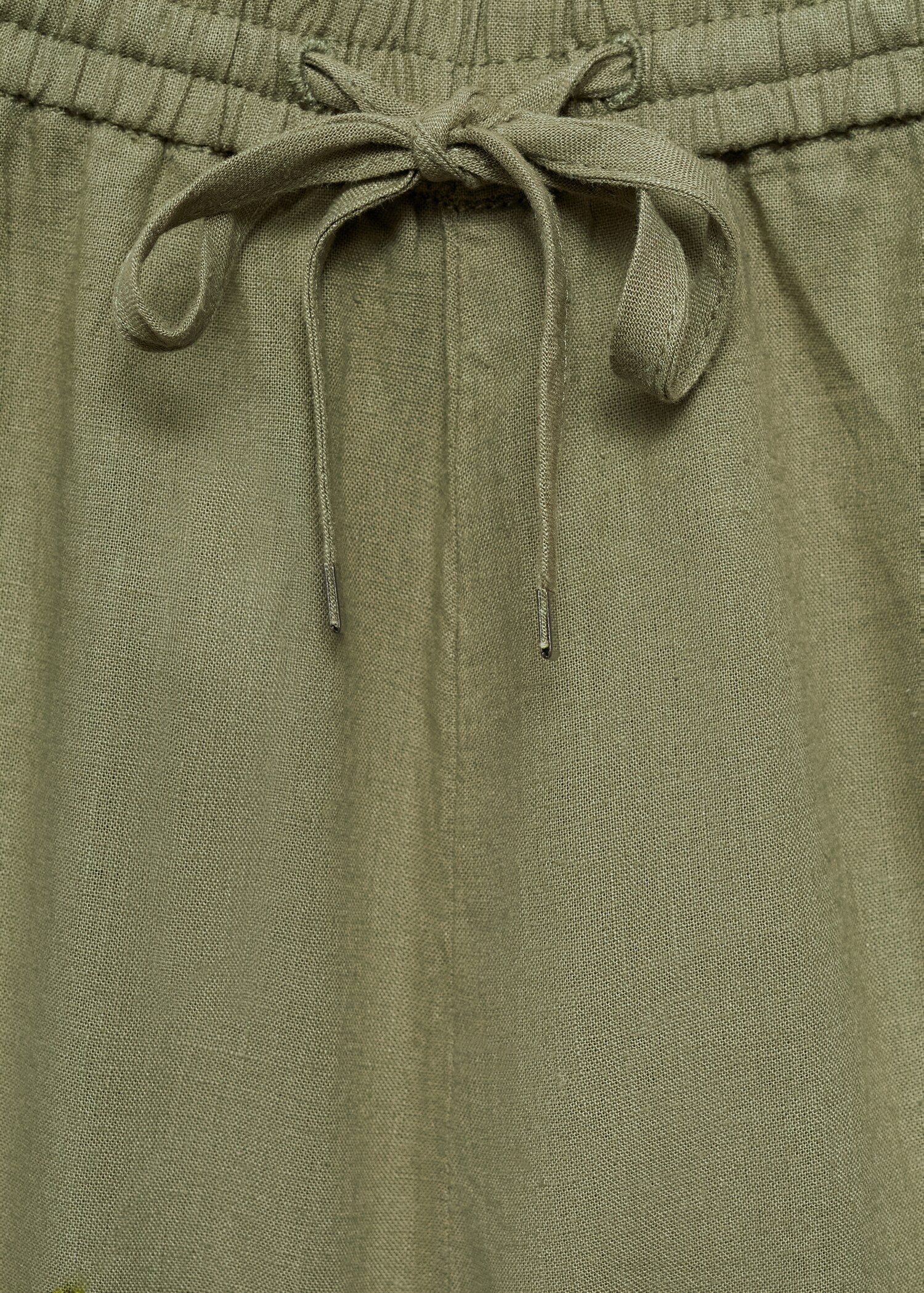 Fluid shorts with drawstring - Details of the article 8