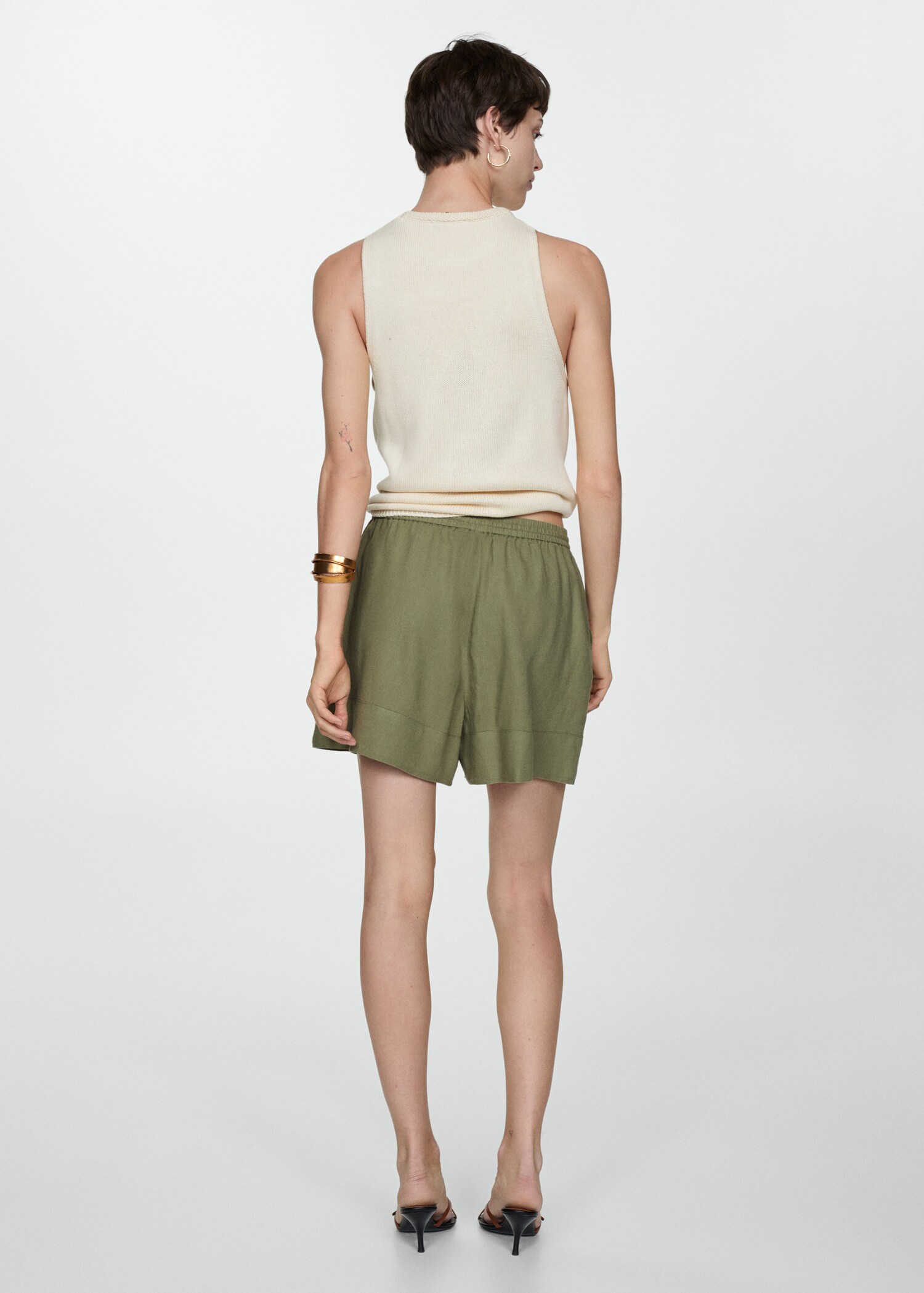 Fluid shorts with drawstring - Reverse of the article