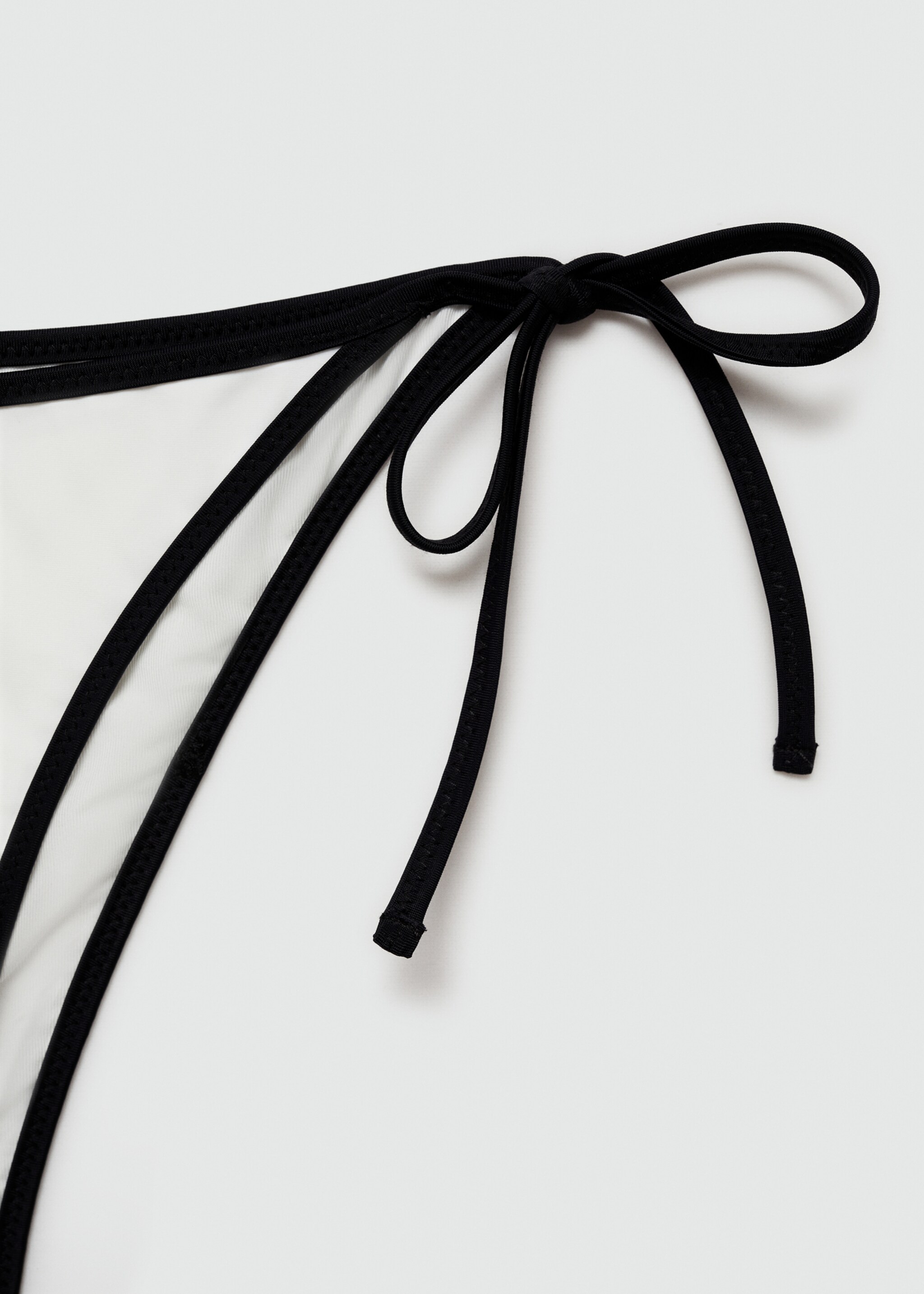 Contrasting bikini bottoms - Details of the article 8