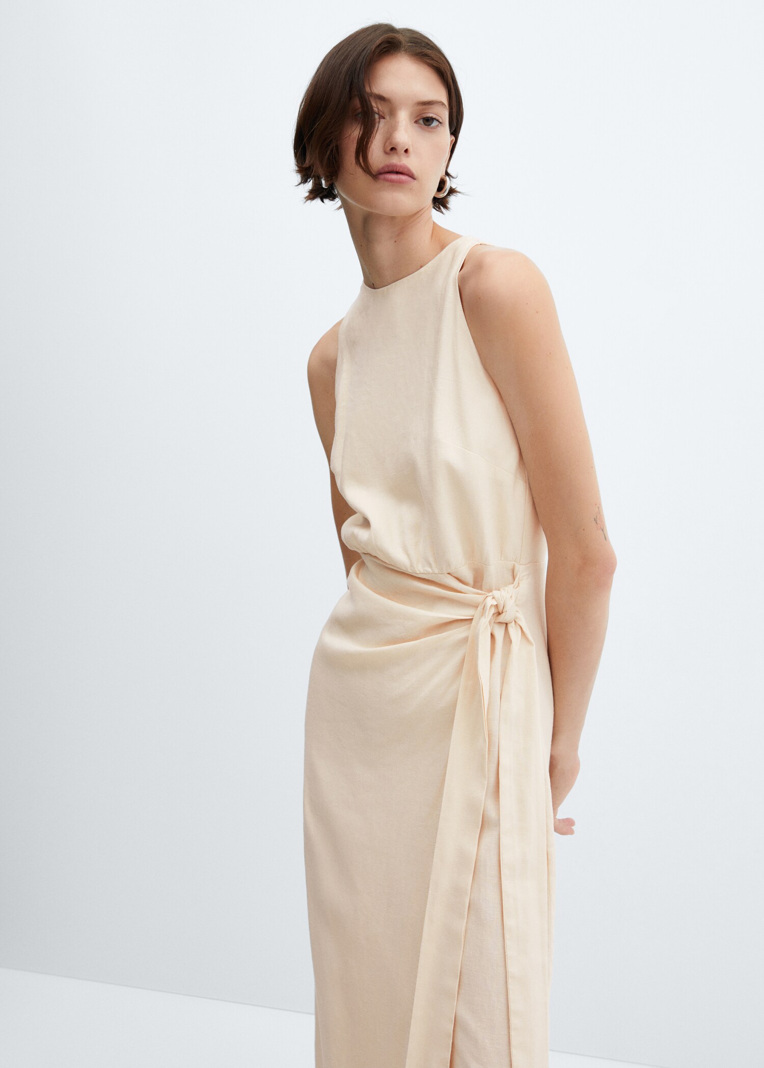 Leinenkleid mit Schleife - Mittlere Ansicht