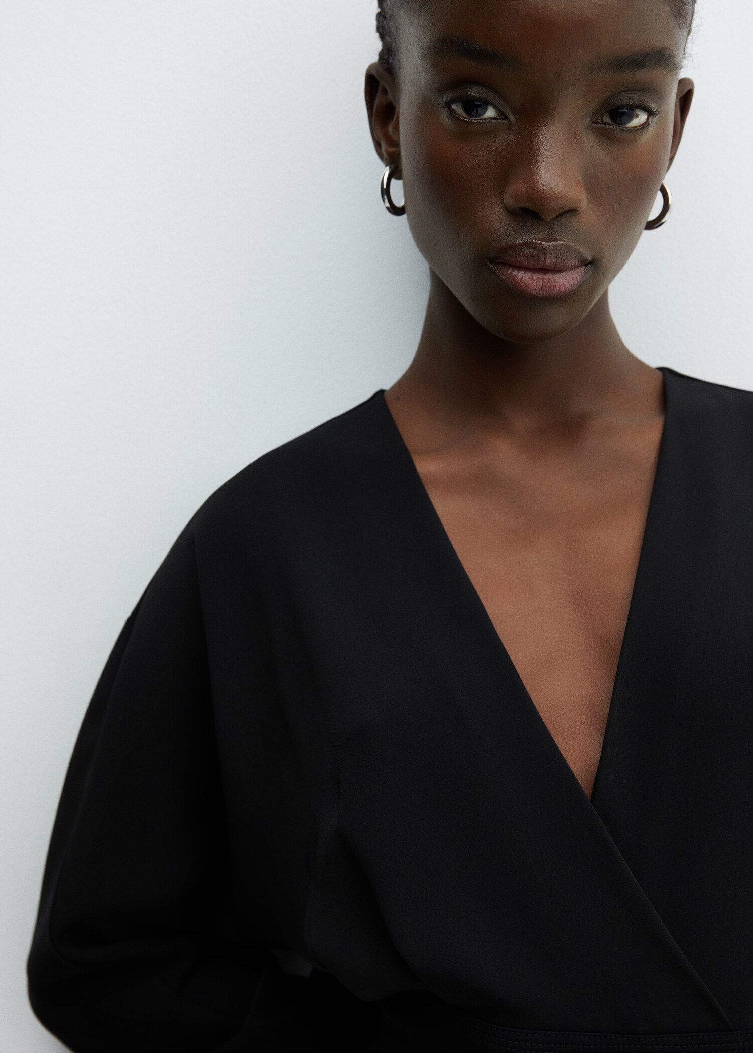 Cross-neckline slit dress - Details of the article 1