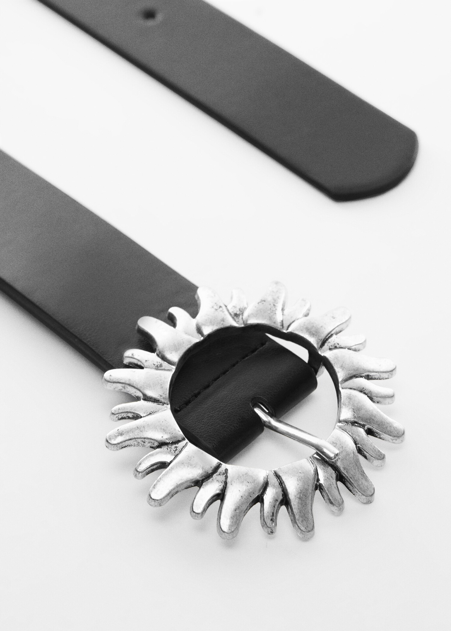 Gürtel mit Metallschnalle - Detail des Artikels 1