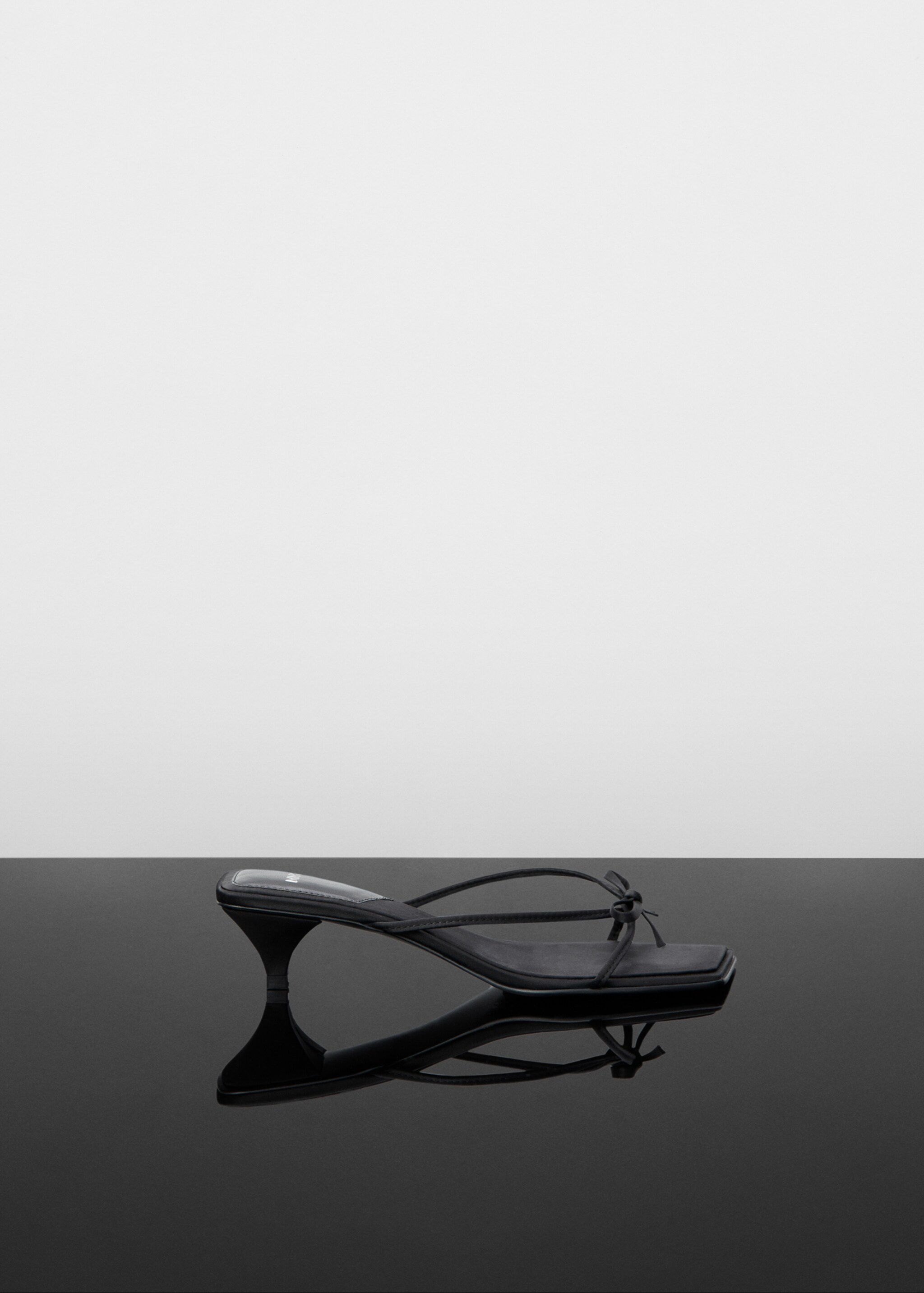 Bow heel sandals - Article without model