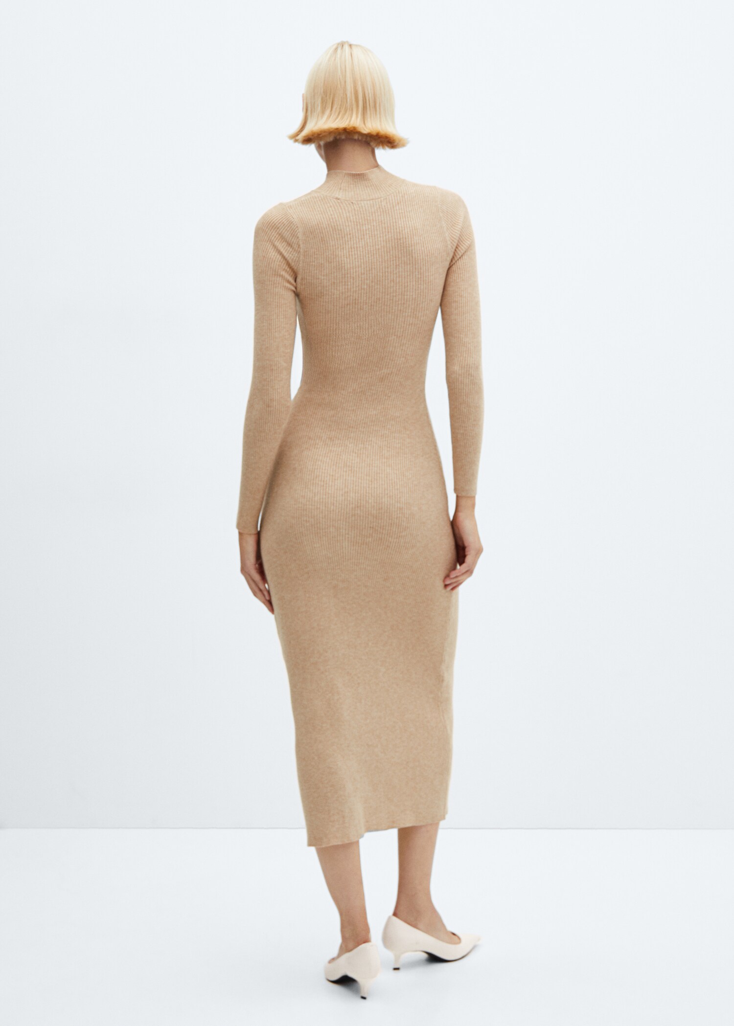 Rippkleid mit halbhohem Kragen - Rückseite des Artikels