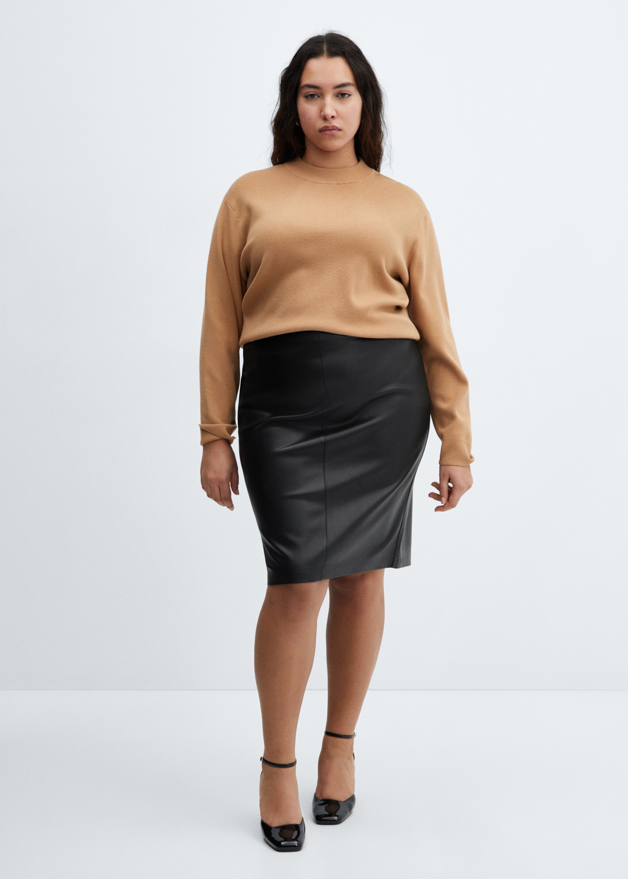 Leather-effect pencil skirt - Details of the article 3, Black. Ref: 67070463-00.