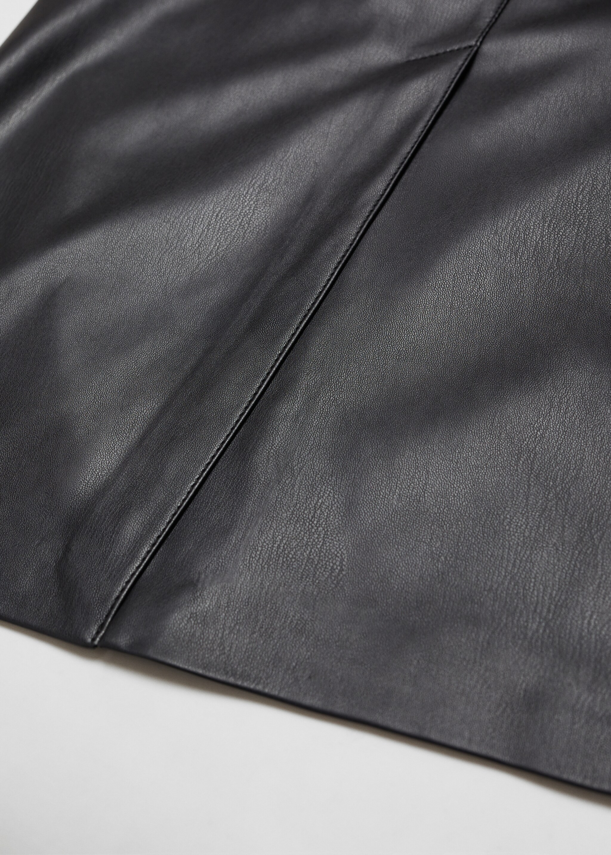 Leather-effect pencil skirt - Details of the article 8, Black. Ref: 67070463-00.