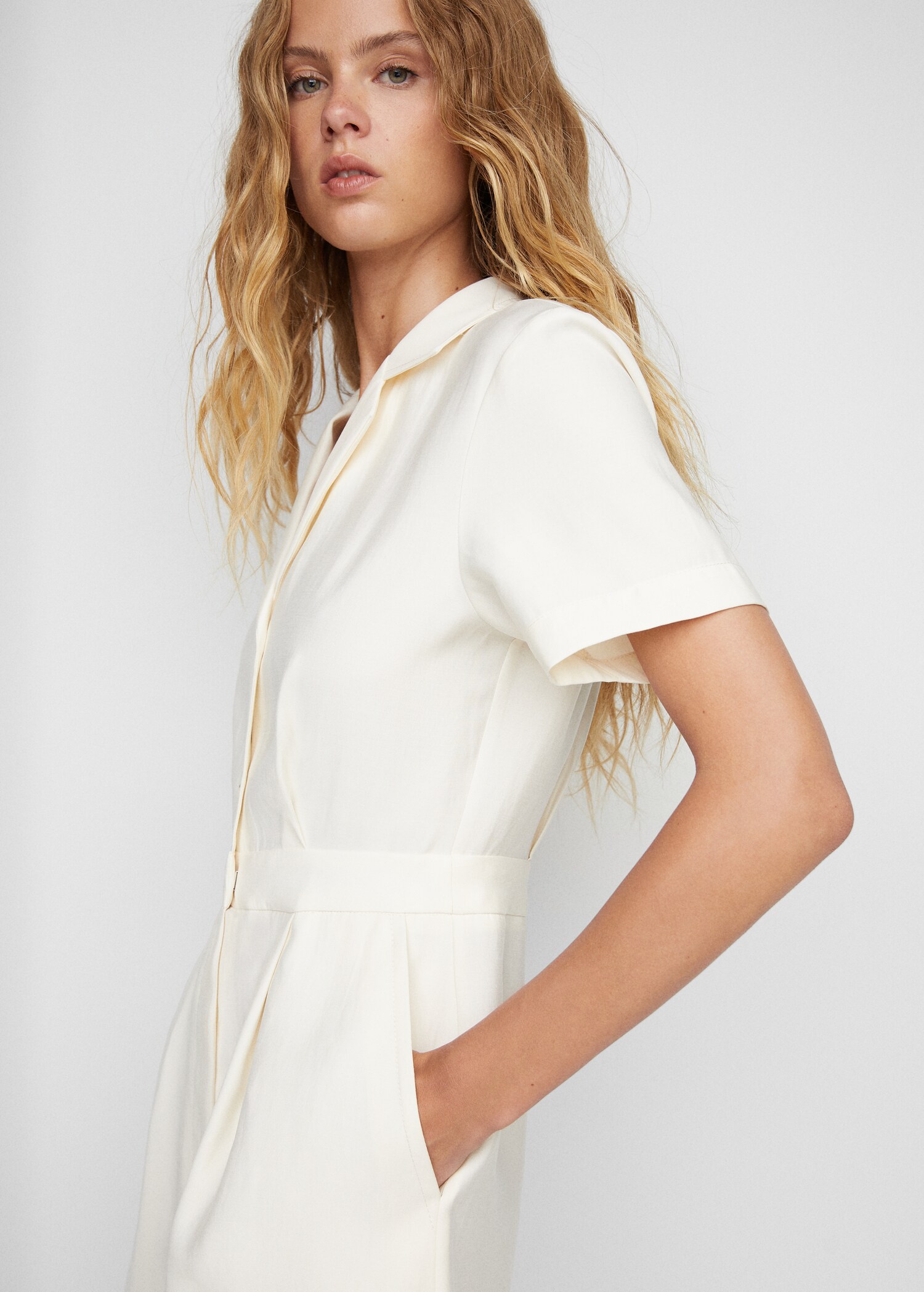 Short jumpsuit with pleat detail - Details of the article 6