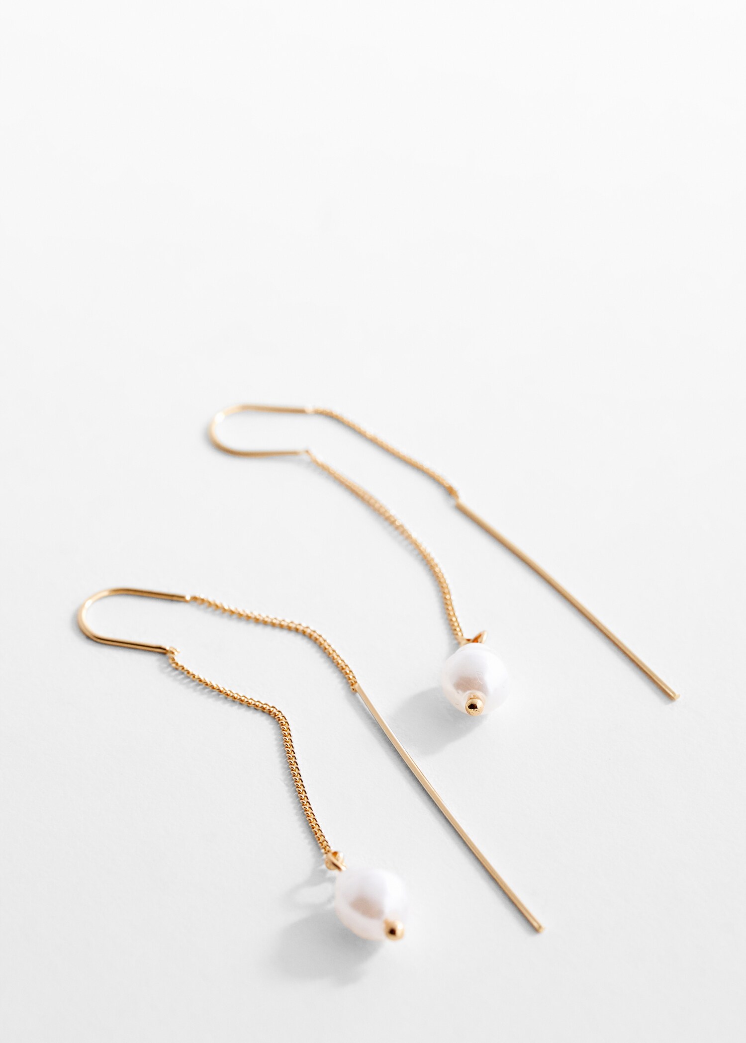 Boucles d'oreilles fil perle - Plan moyen