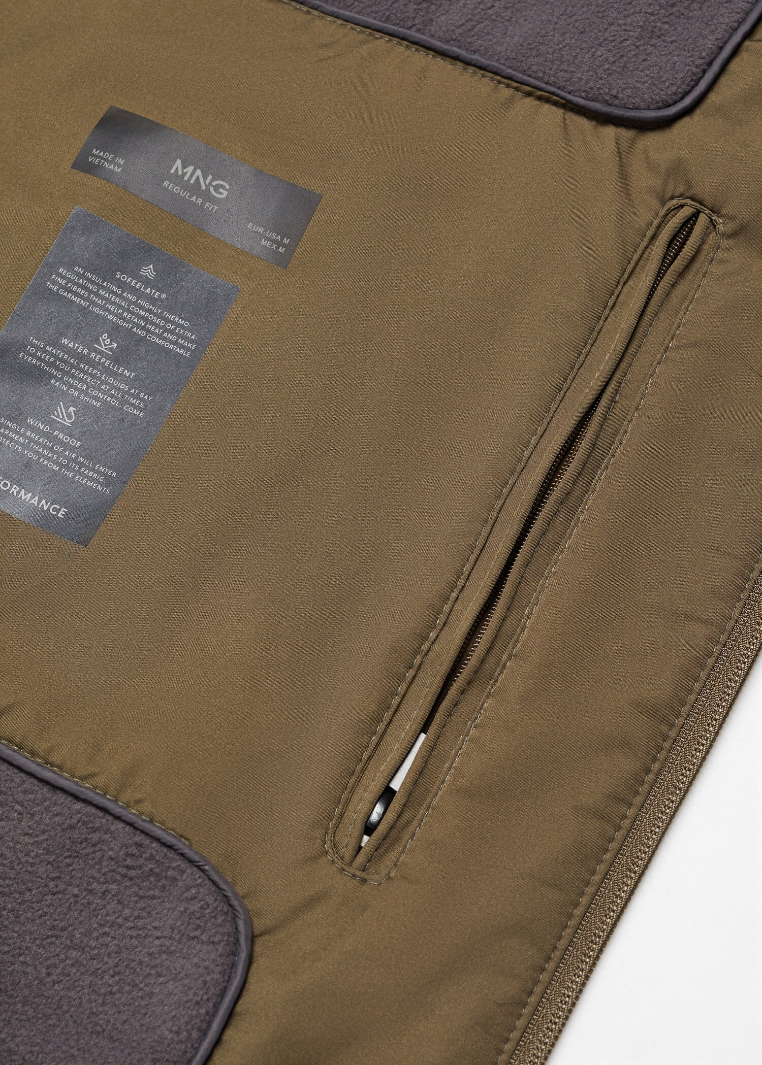 Lightweight quilted water-repellent quilted gilet - Details of the article 8