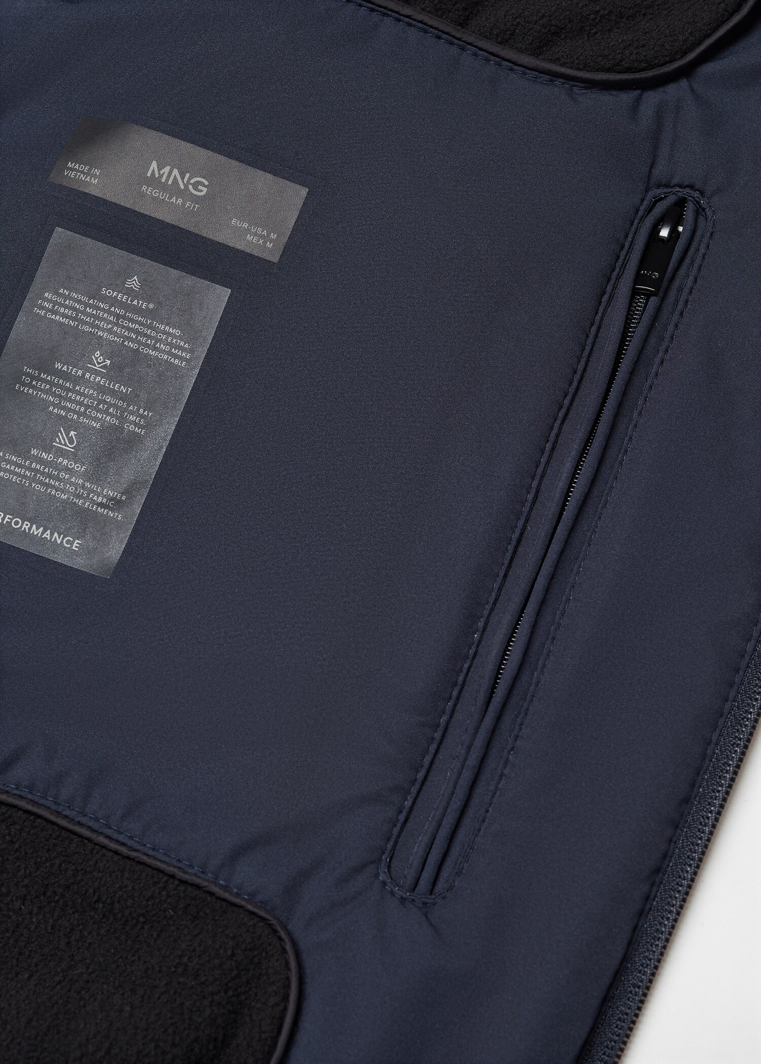 Lightweight quilted water-repellent quilted gilet - Details of the article 8