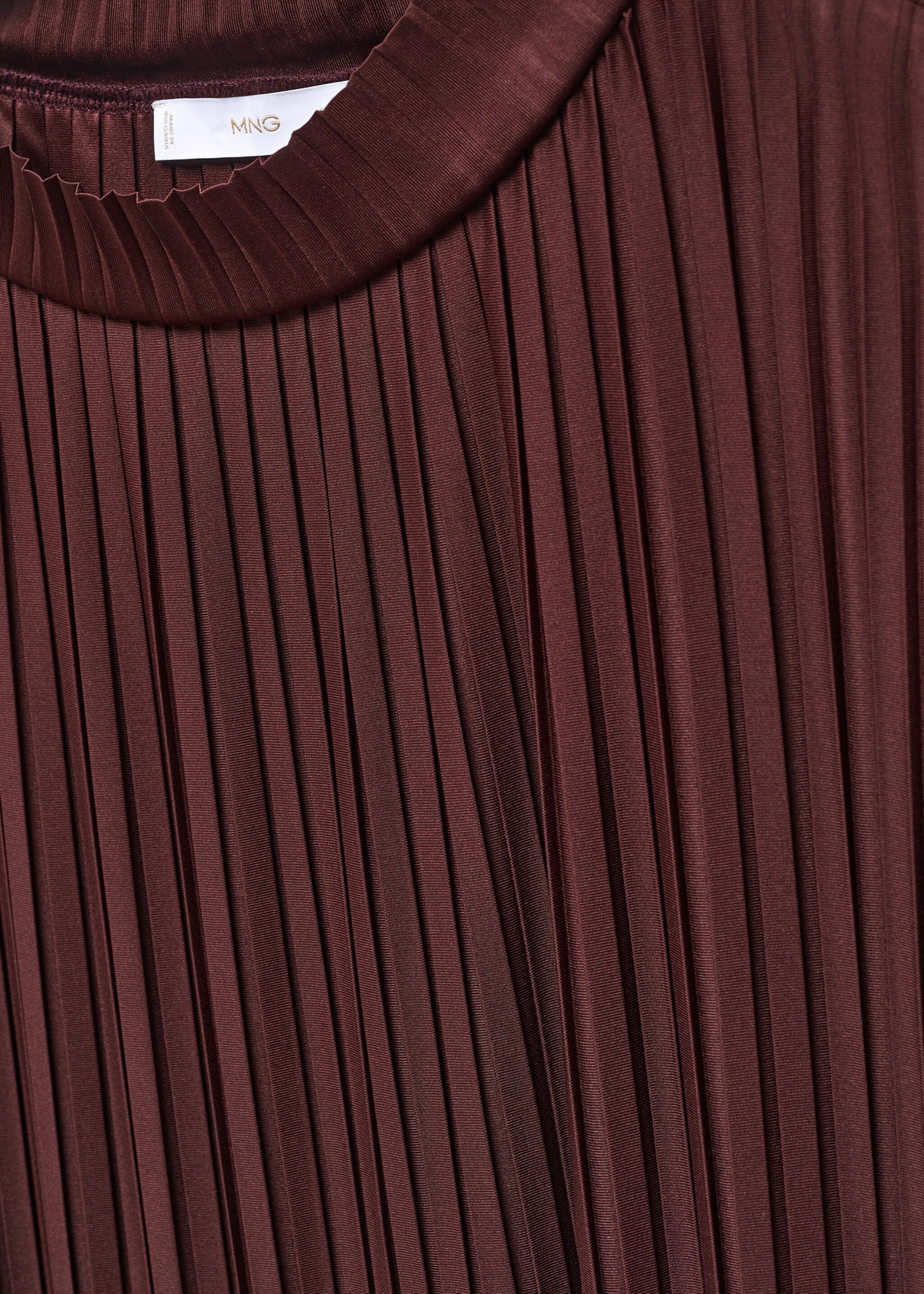 Short-sleeved pleated t-shirt - Details of the article 8, Purple. Ref: 67070666-00.