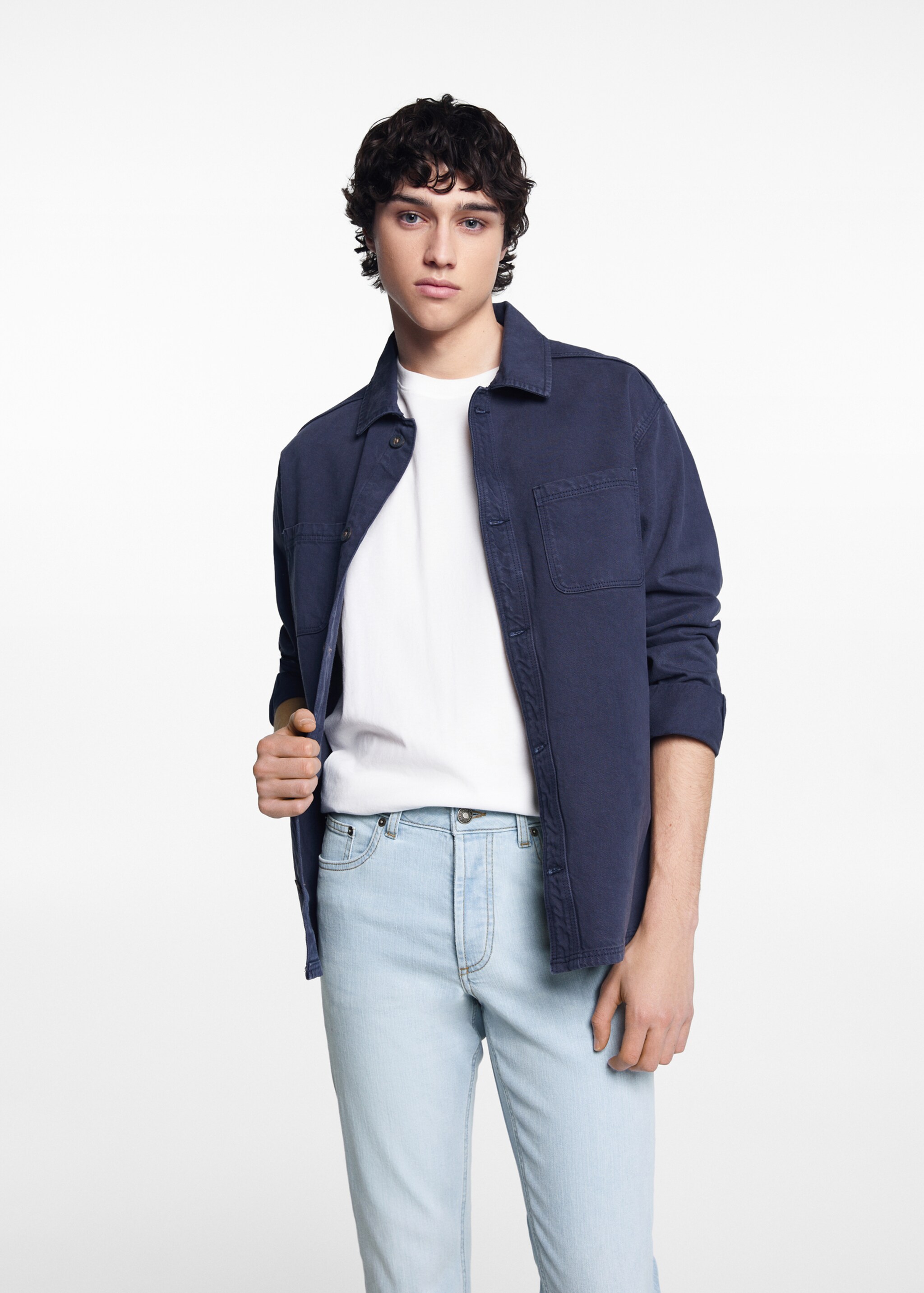 Jean slim boutons - Plan moyen, Bleu clair. Ref: 67070678-00.