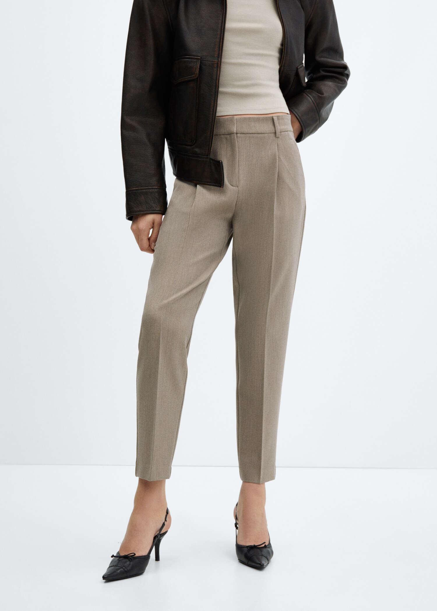 Straight-fit pleated trousers - Medium plane