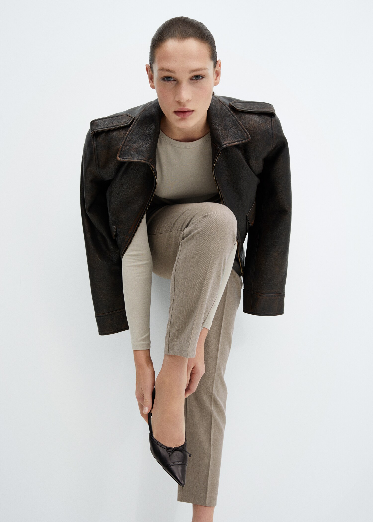 Straight-fit pleated trousers - Details of the article 2