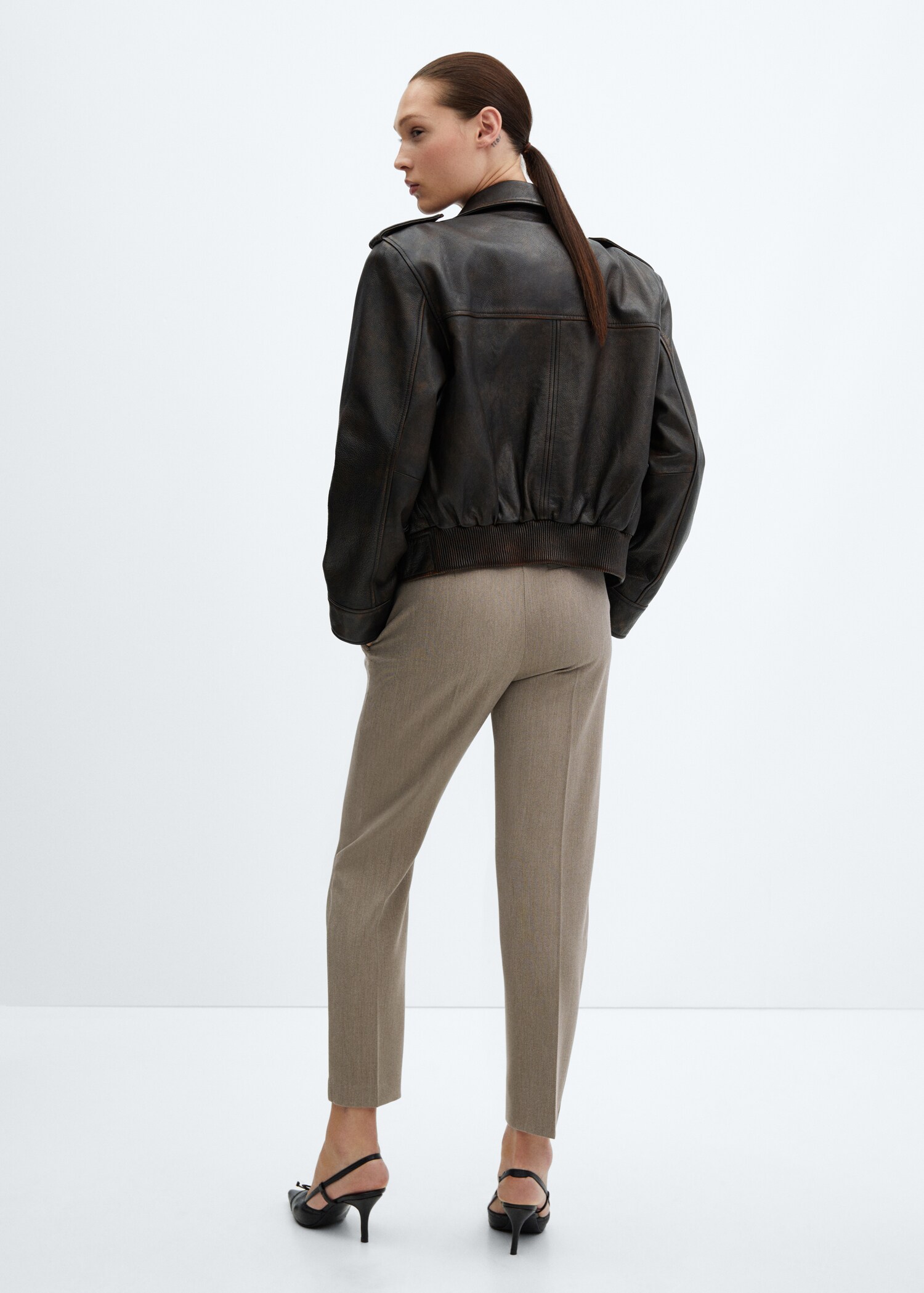 Straight-fit pleated trousers - Reverse of the article