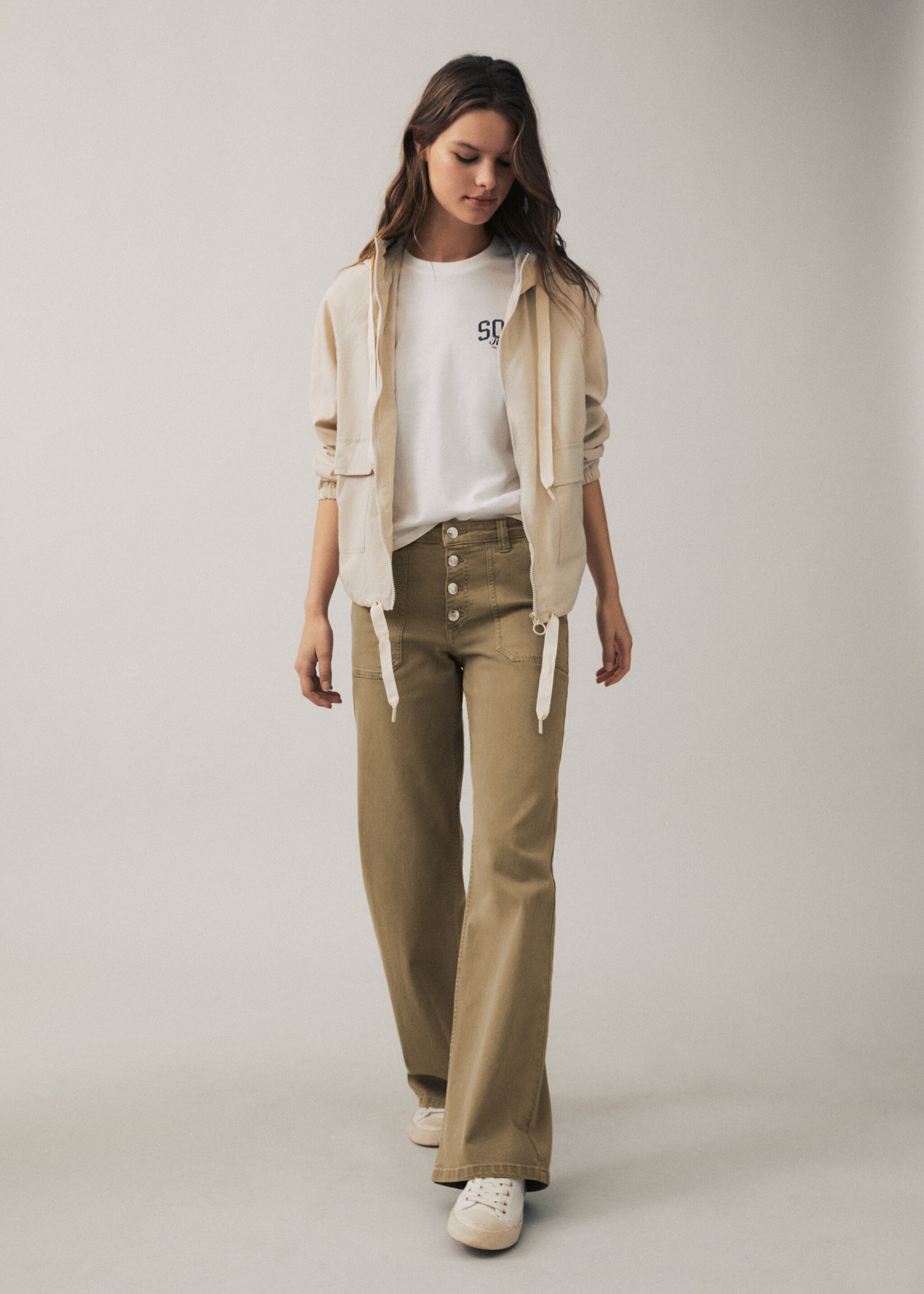Buttons straight jeans - Details of the article 5, Khaki. Ref: 67072917-00.