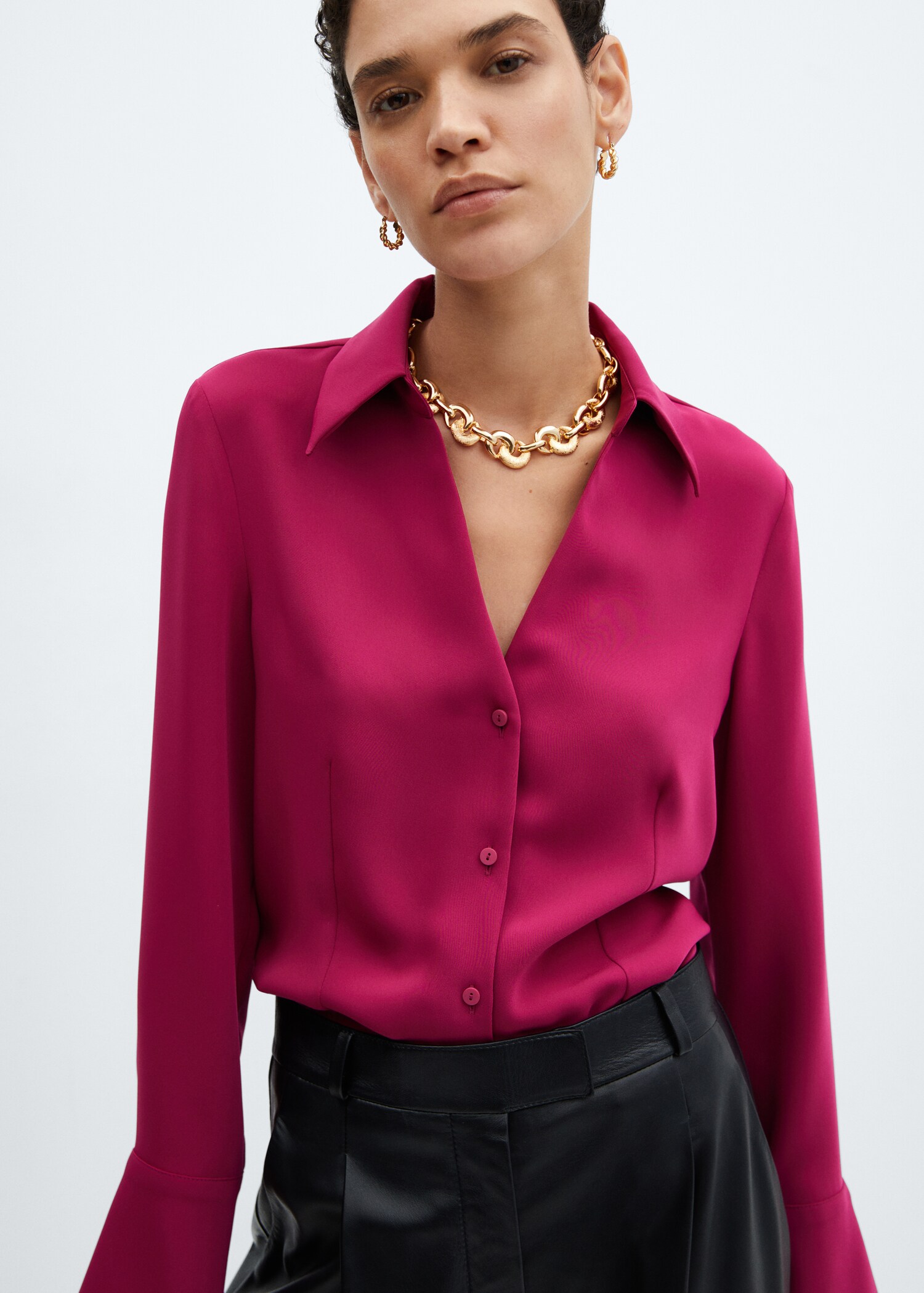 Flowy shirt with seam detail - Details of the article 1