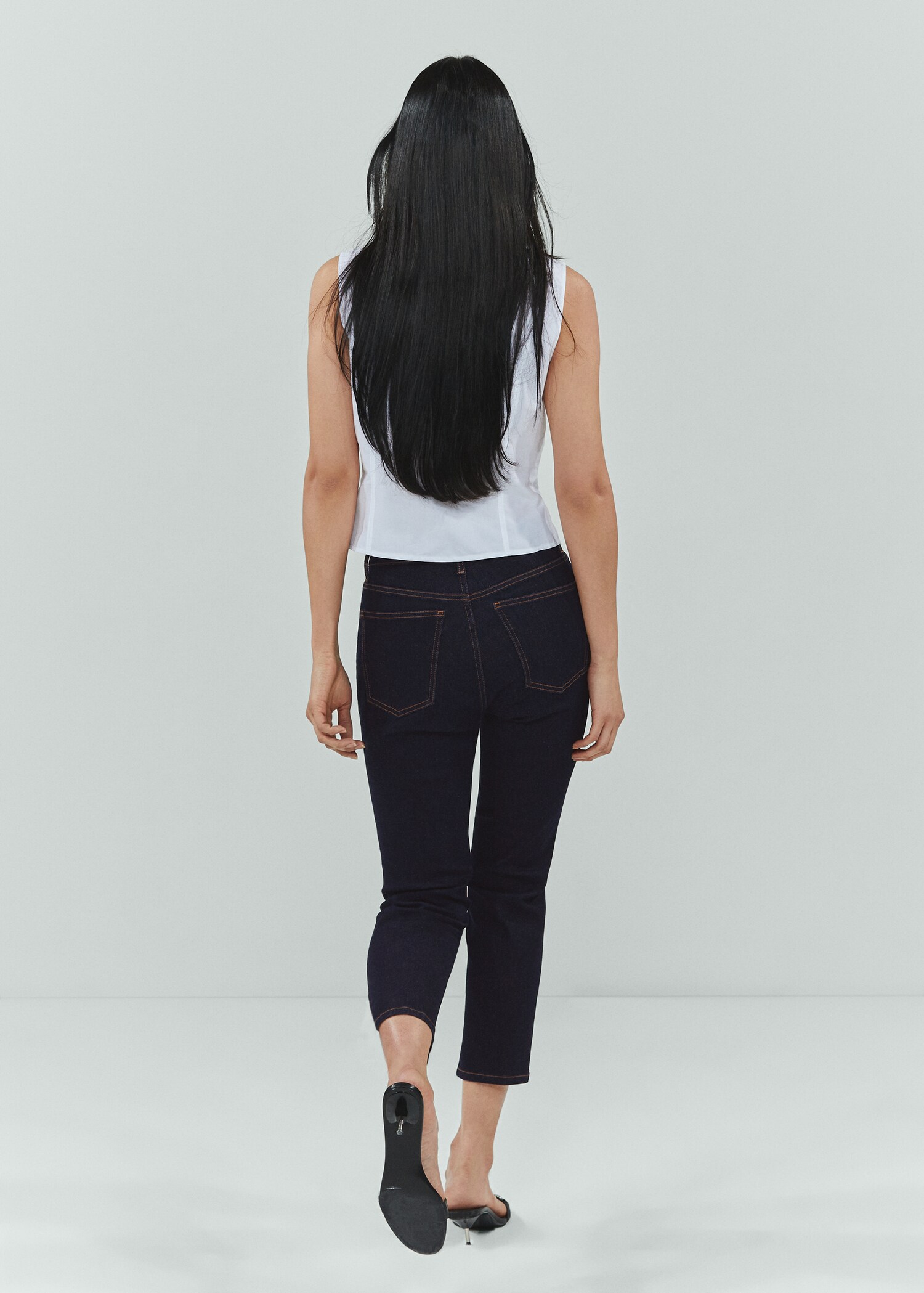Side opening capri jeans - Reverse of the article