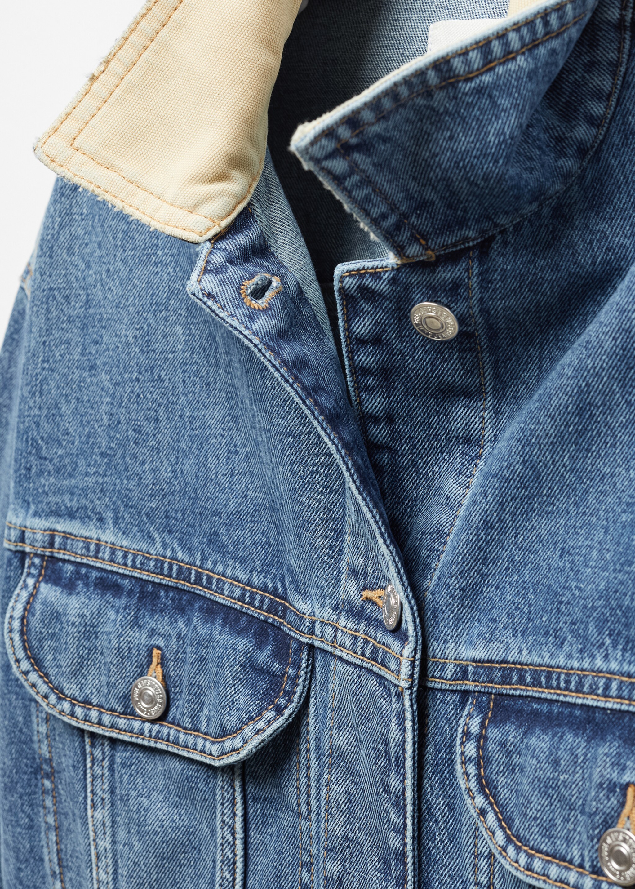 Contrast denim jacket - Details of the article 8, Medium Blue. Ref: 67074021-00.