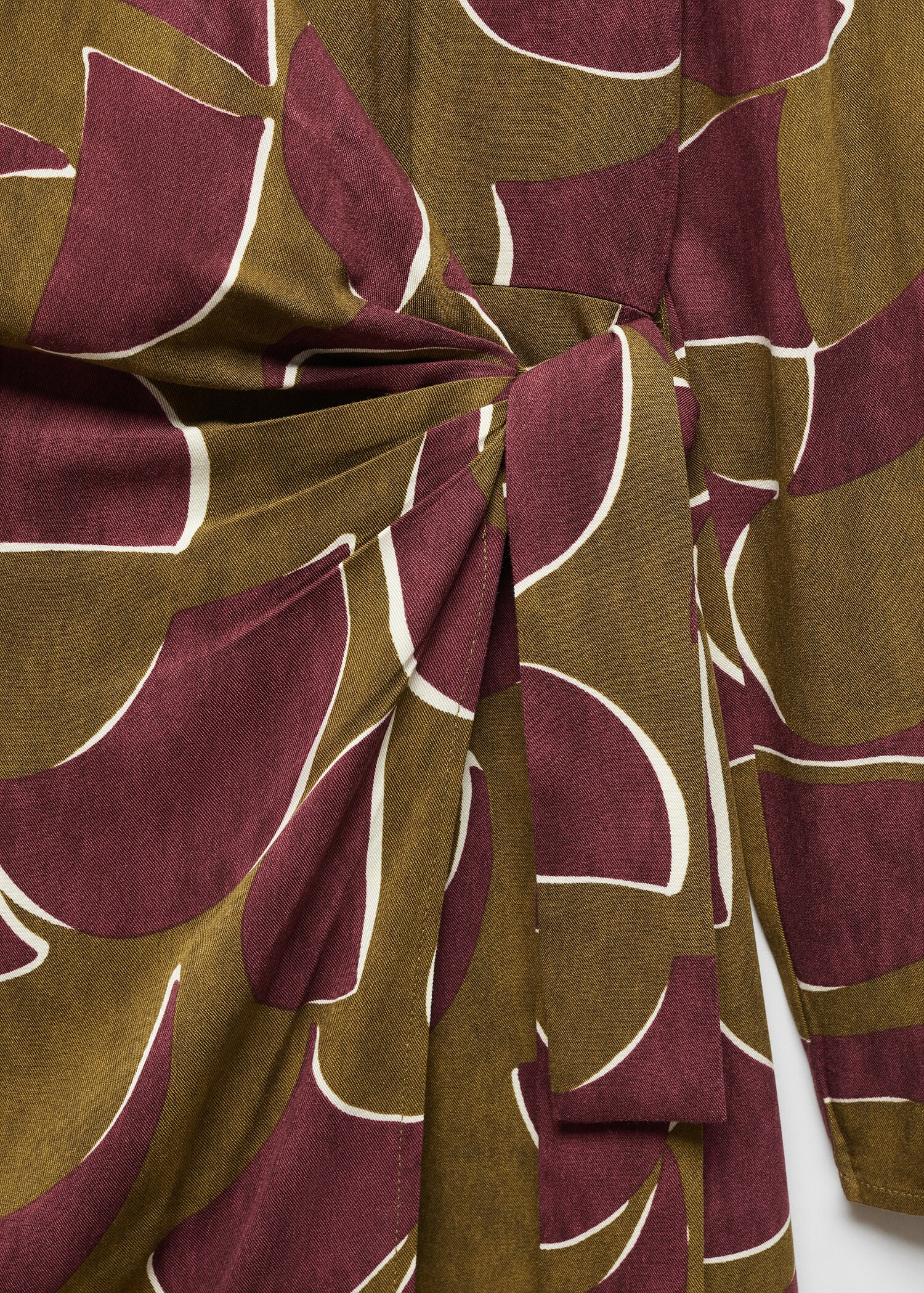 Wickelkleid mit Knotendetail - Detail des Artikels 8