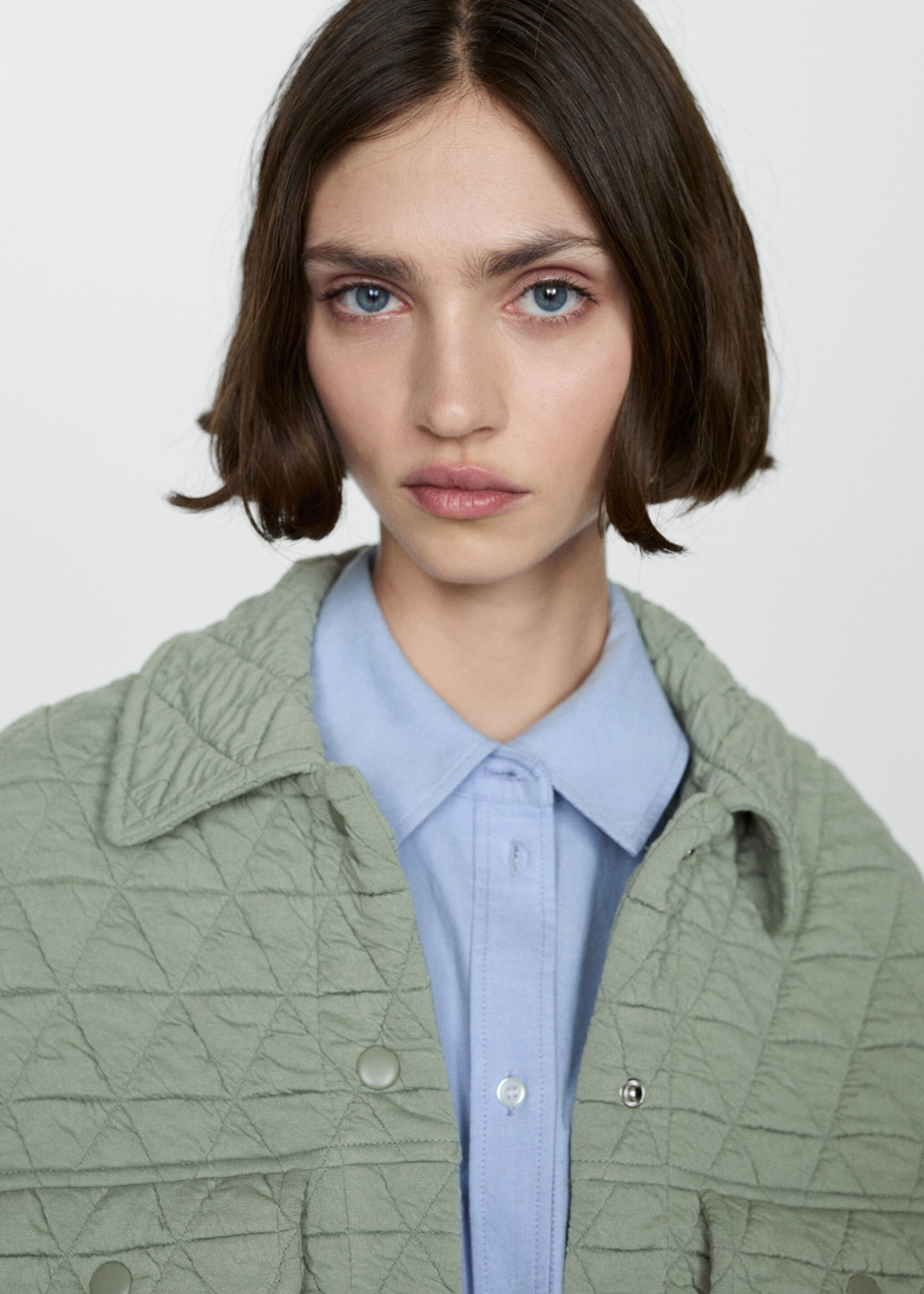 Quilted gilet with buttons - Details of the article 1, Pastel Green. Ref: 67074034-00.