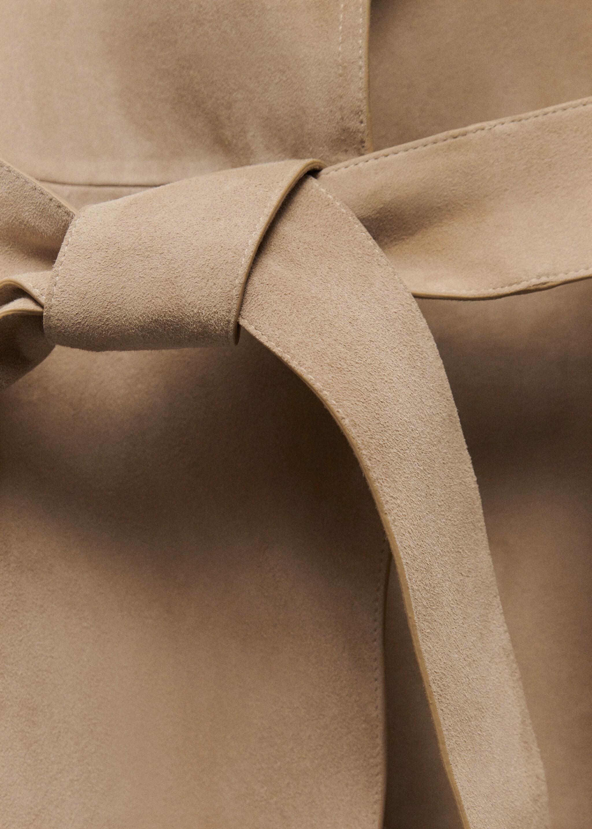100% suede trench coat - Details of the article 8, Ice Grey. Ref: 67074035-00.