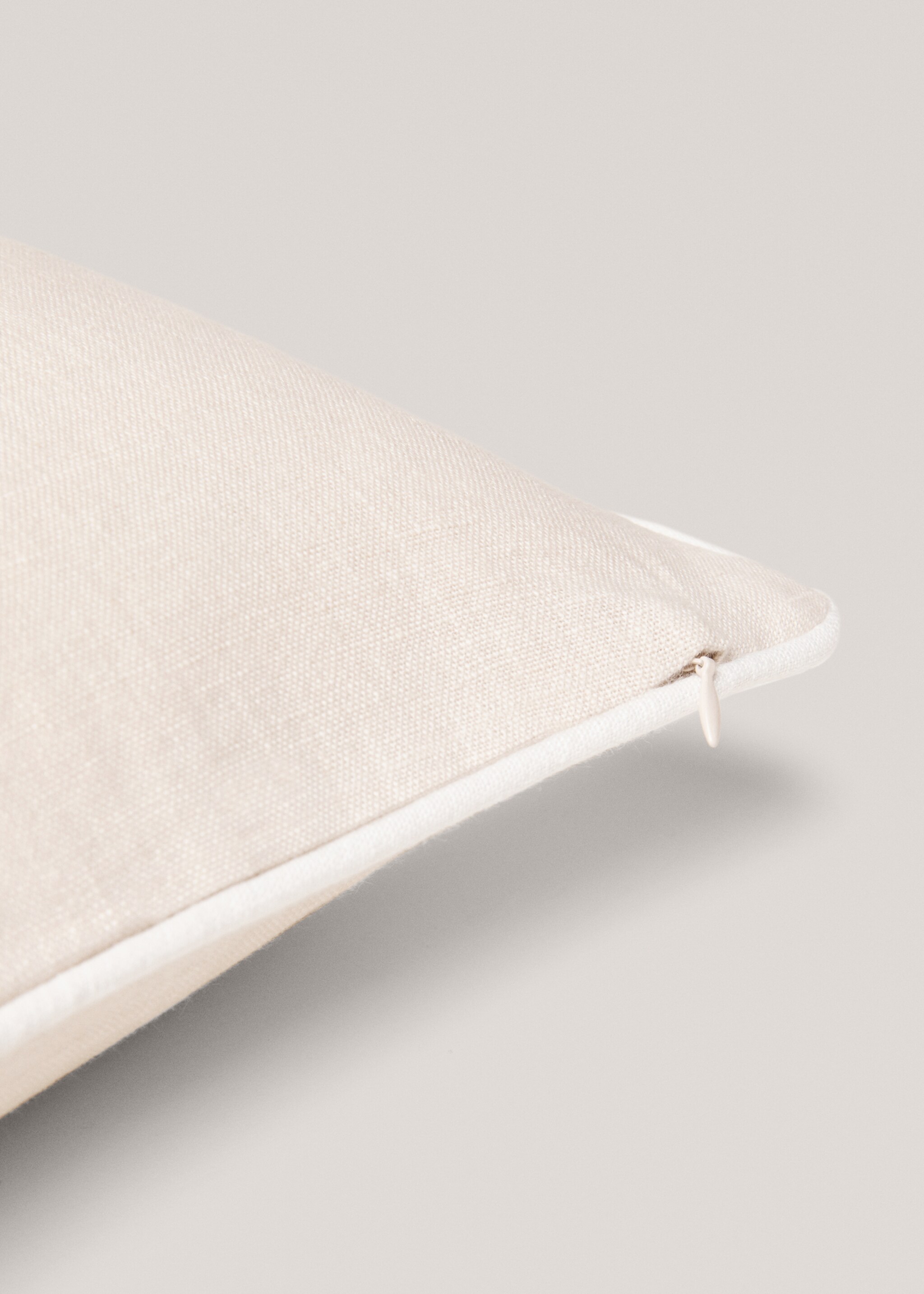 100% linen cushion cover with piping 60x60cm - Details of the article 2