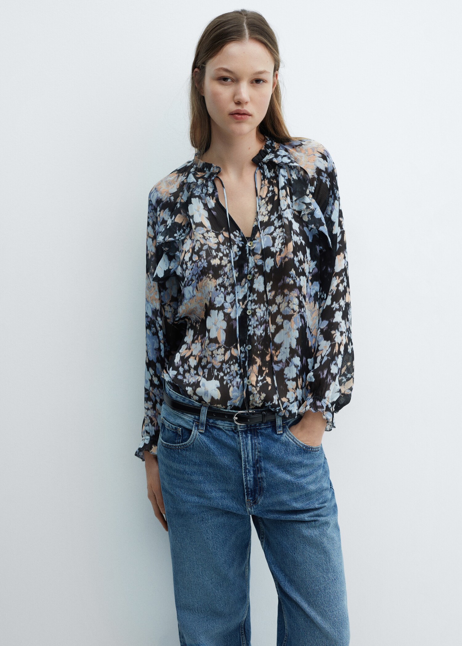 Blusa fluida estampado floral - Plano medio