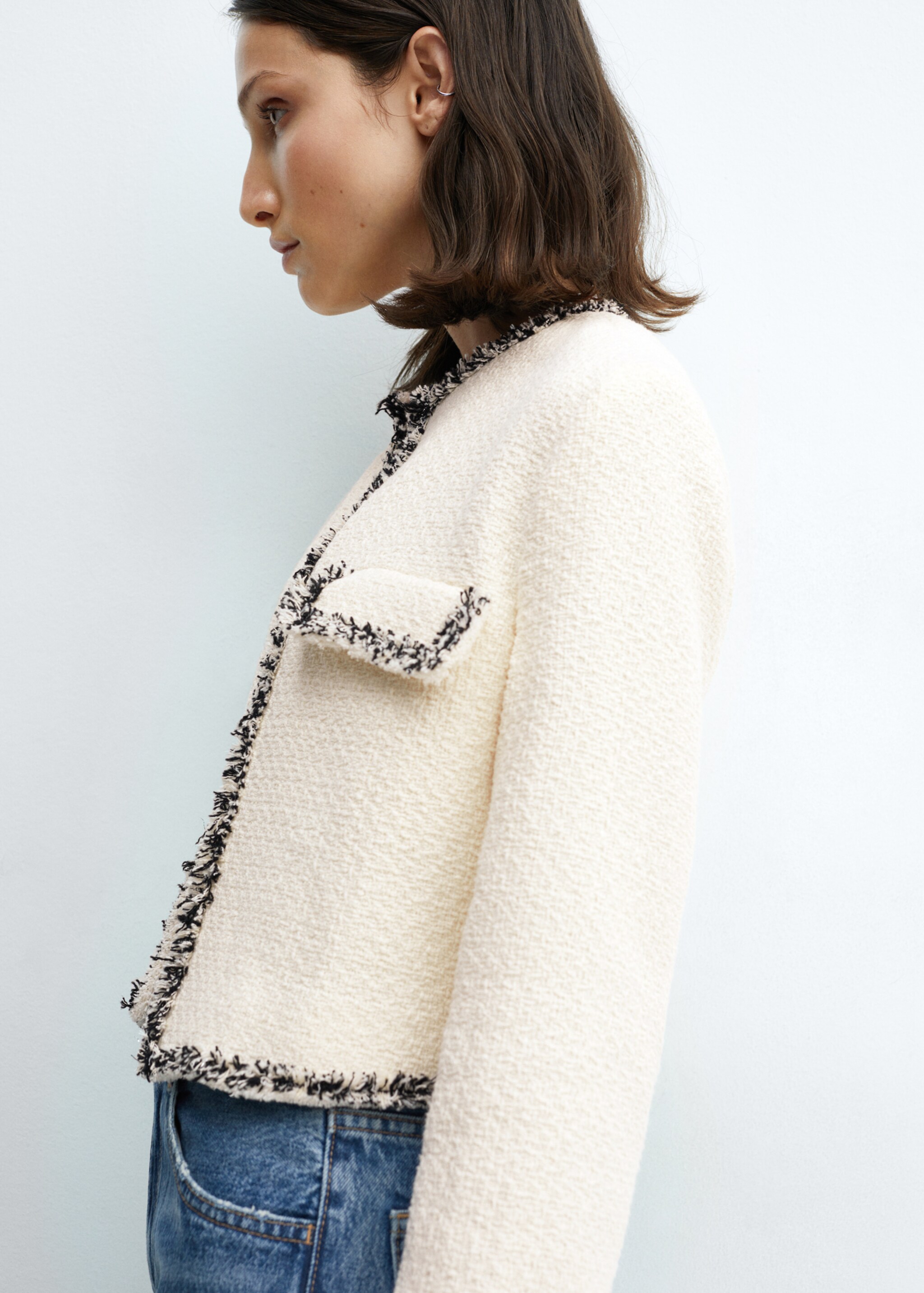 Tweed jacket with contrast detail - Details of the article 2, Ecru. Ref: 67074074-00.